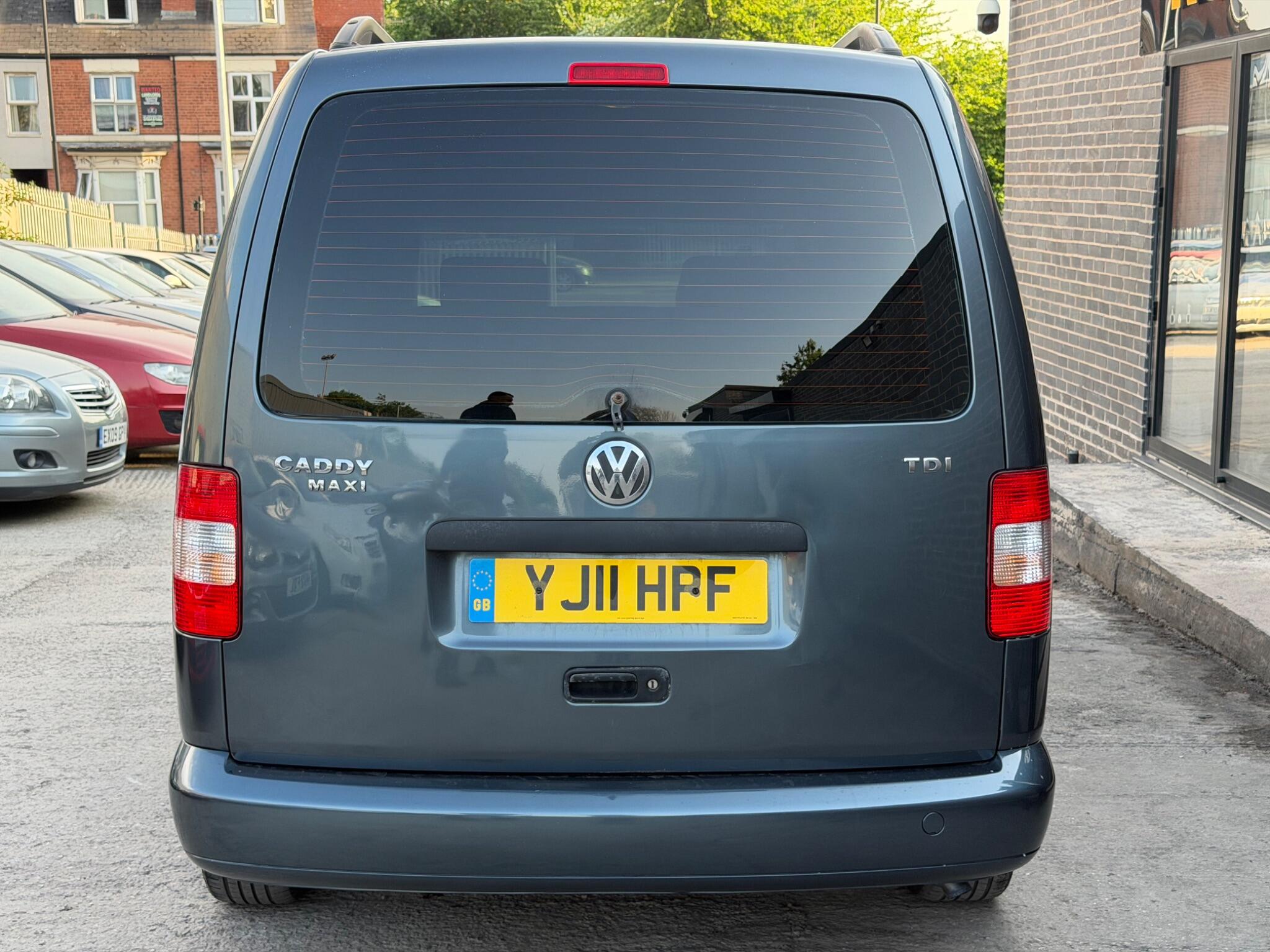 Volkswagen Caddy Maxi Life view 6