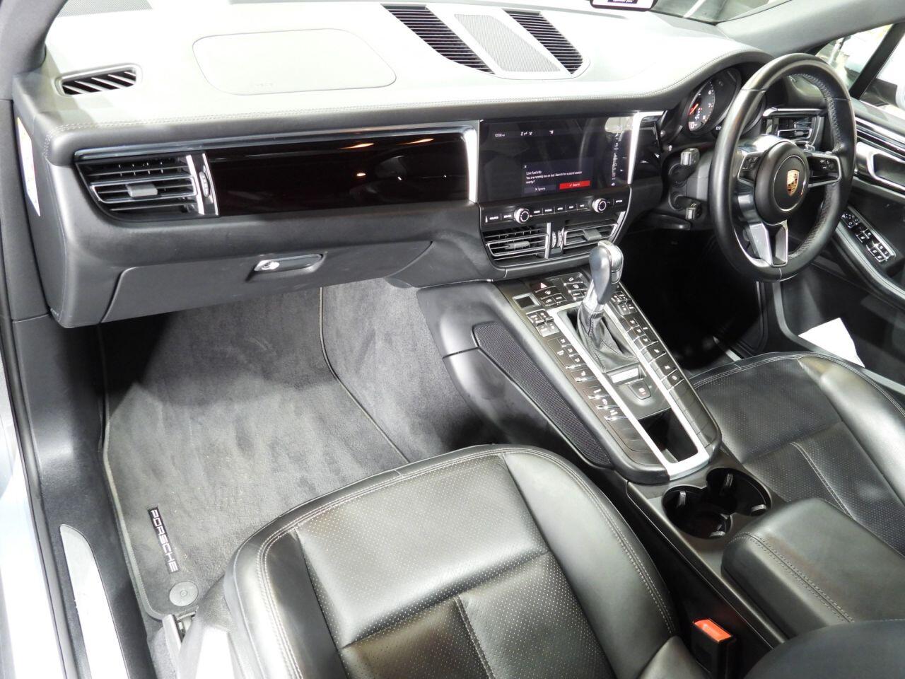 Porsche Macan view 23