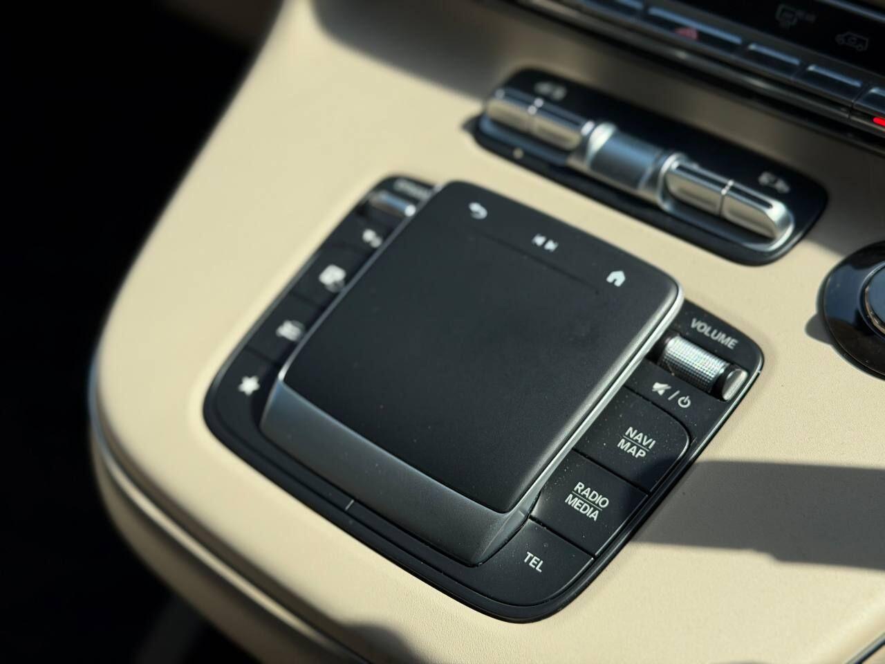 Mercedes-Benz V Class view 35