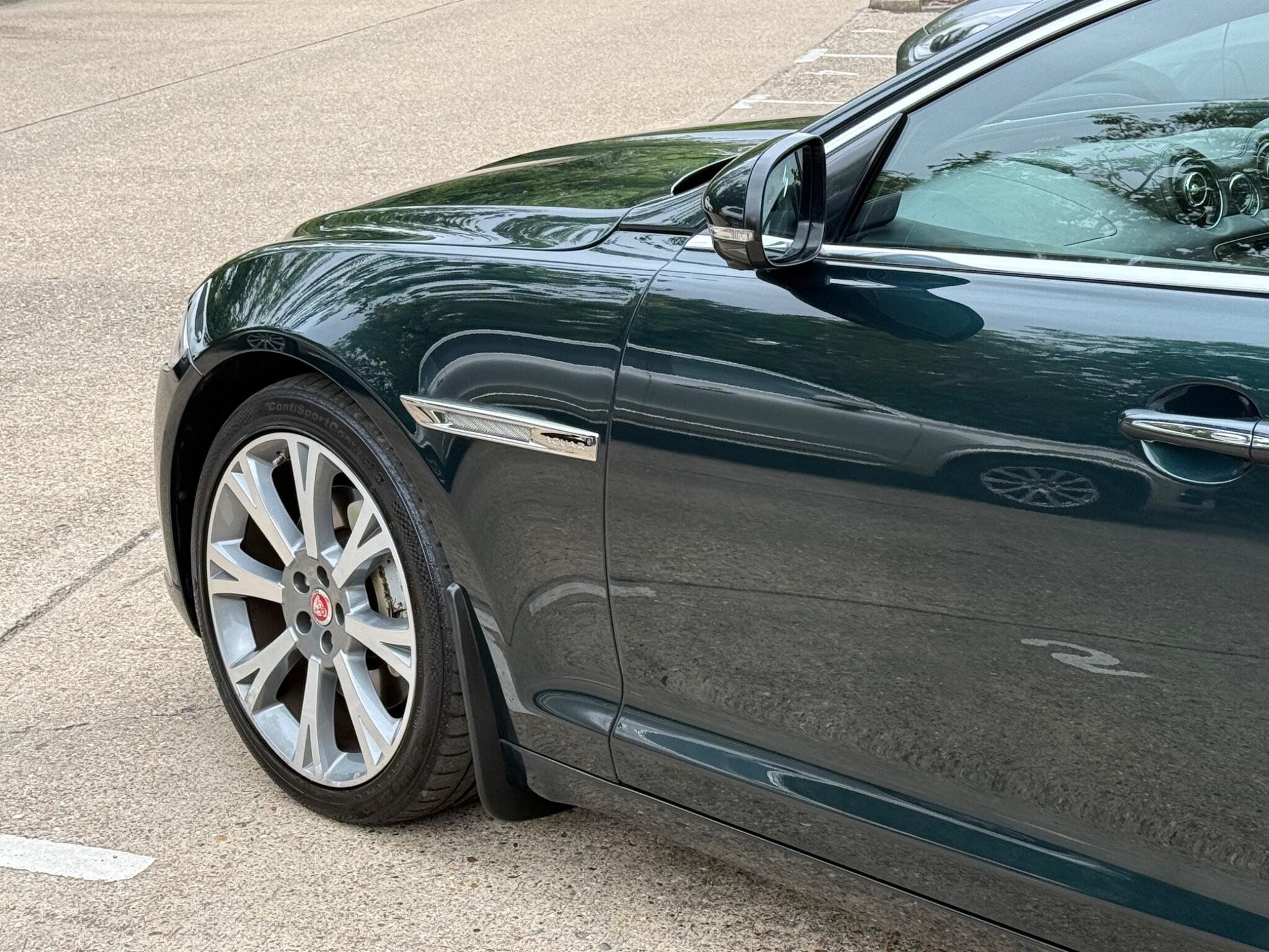 Jaguar XJ view 16