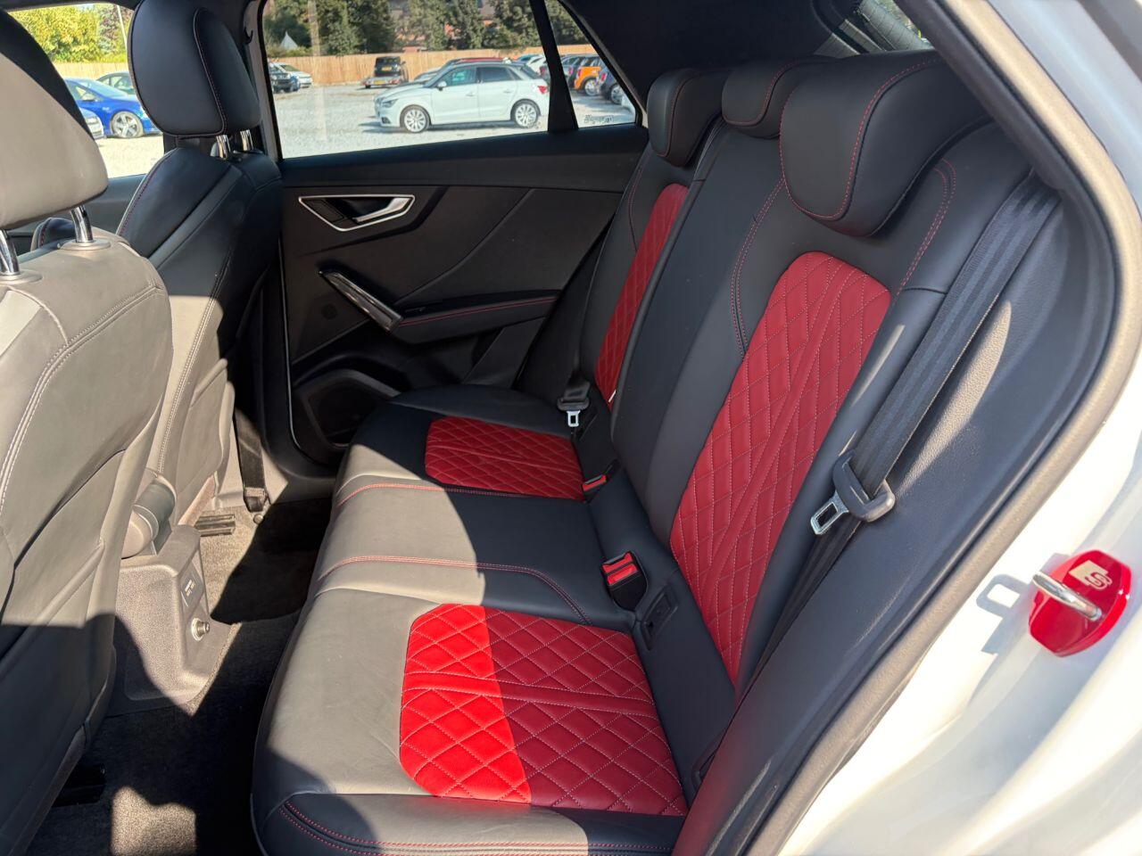 Audi SQ2 view 24