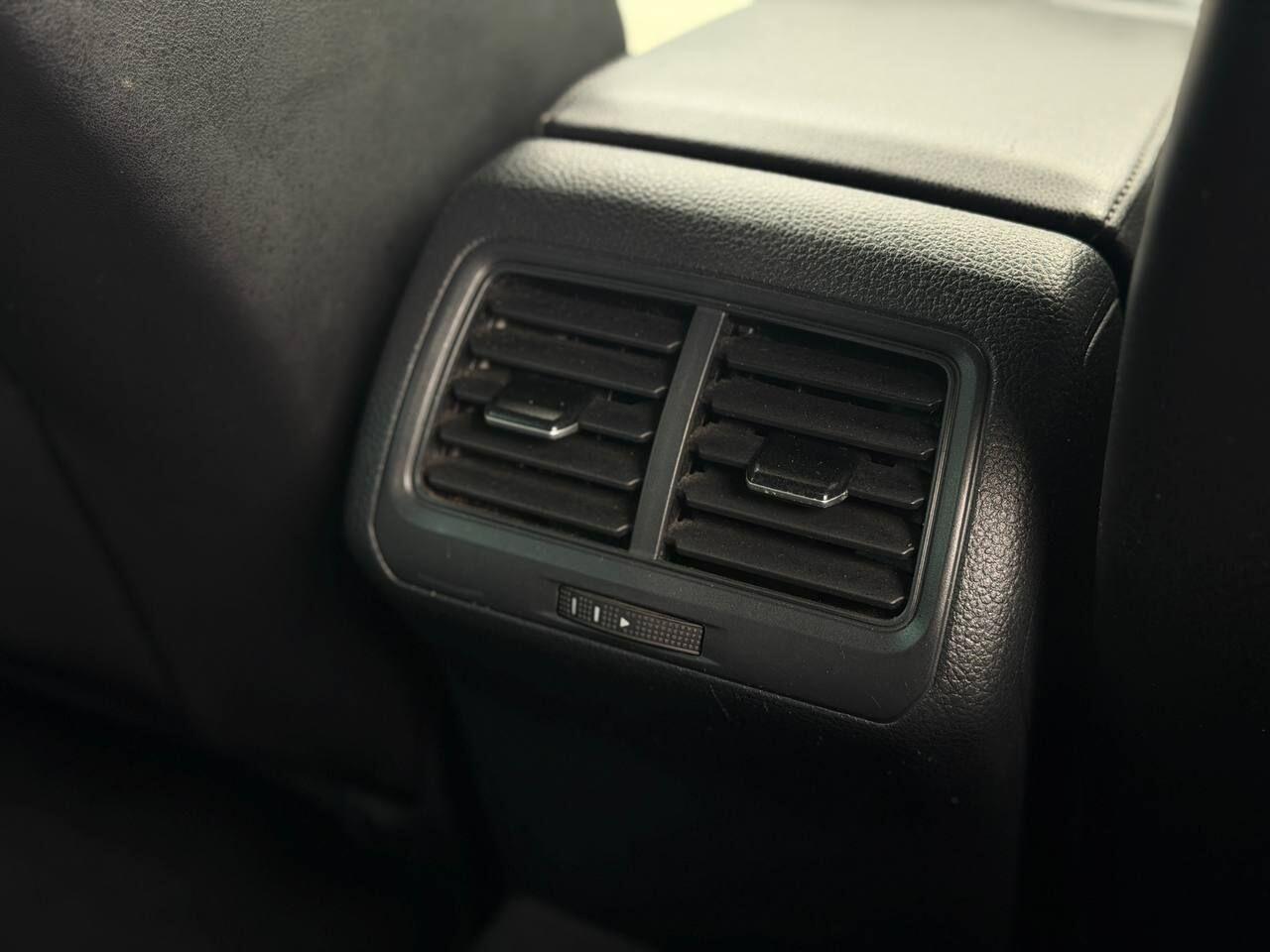 Volkswagen Golf view 23