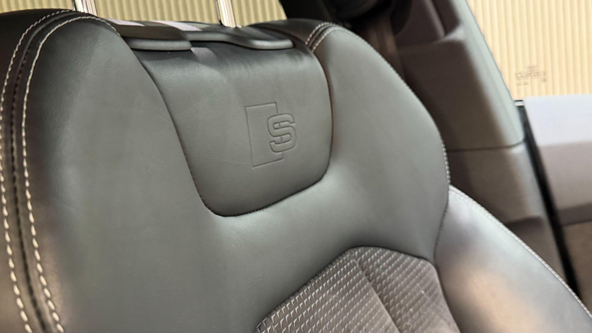 Audi Q8 view 27