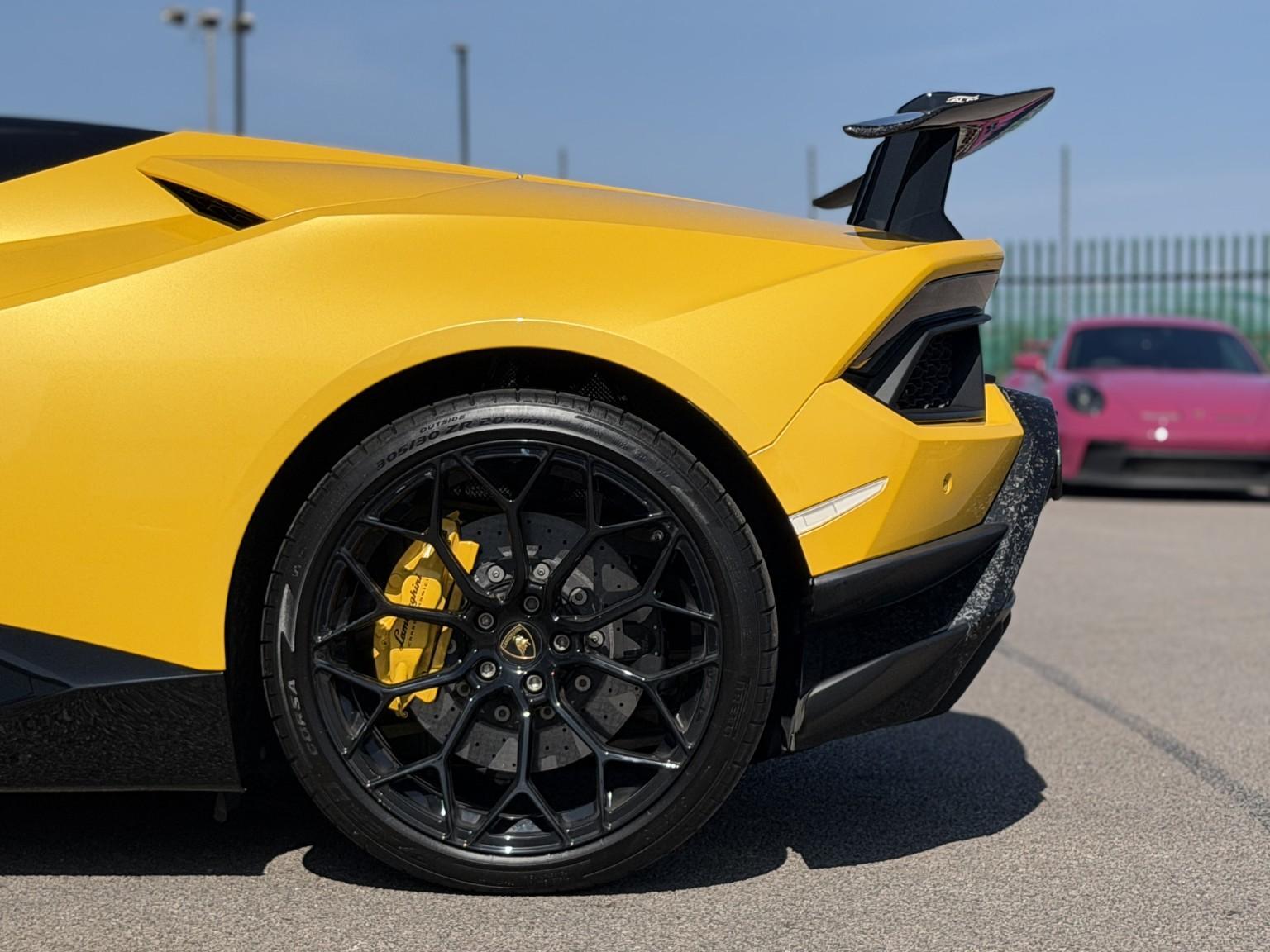 Lamborghini Huracan view 39