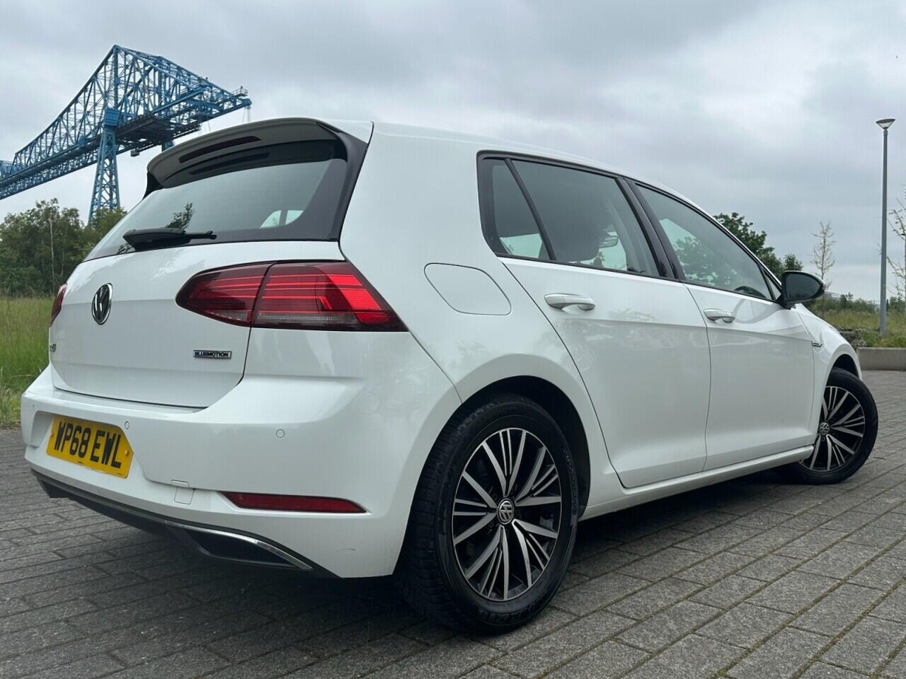 Volkswagen Golf view 18