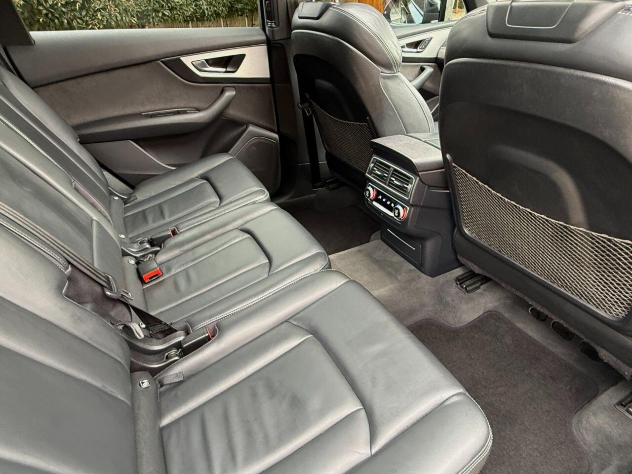 Audi Q7 view 36