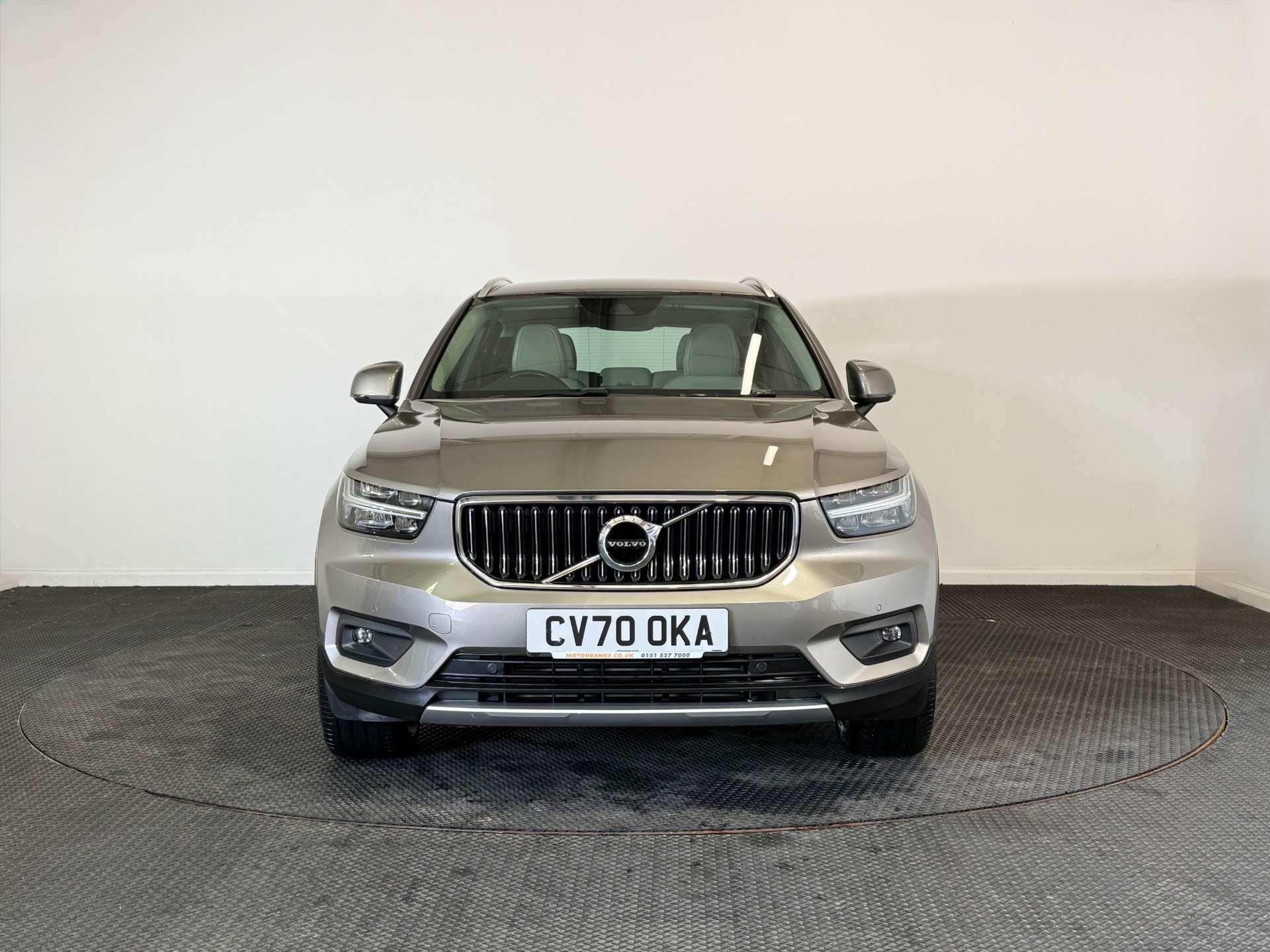 Volvo XC40 view 2