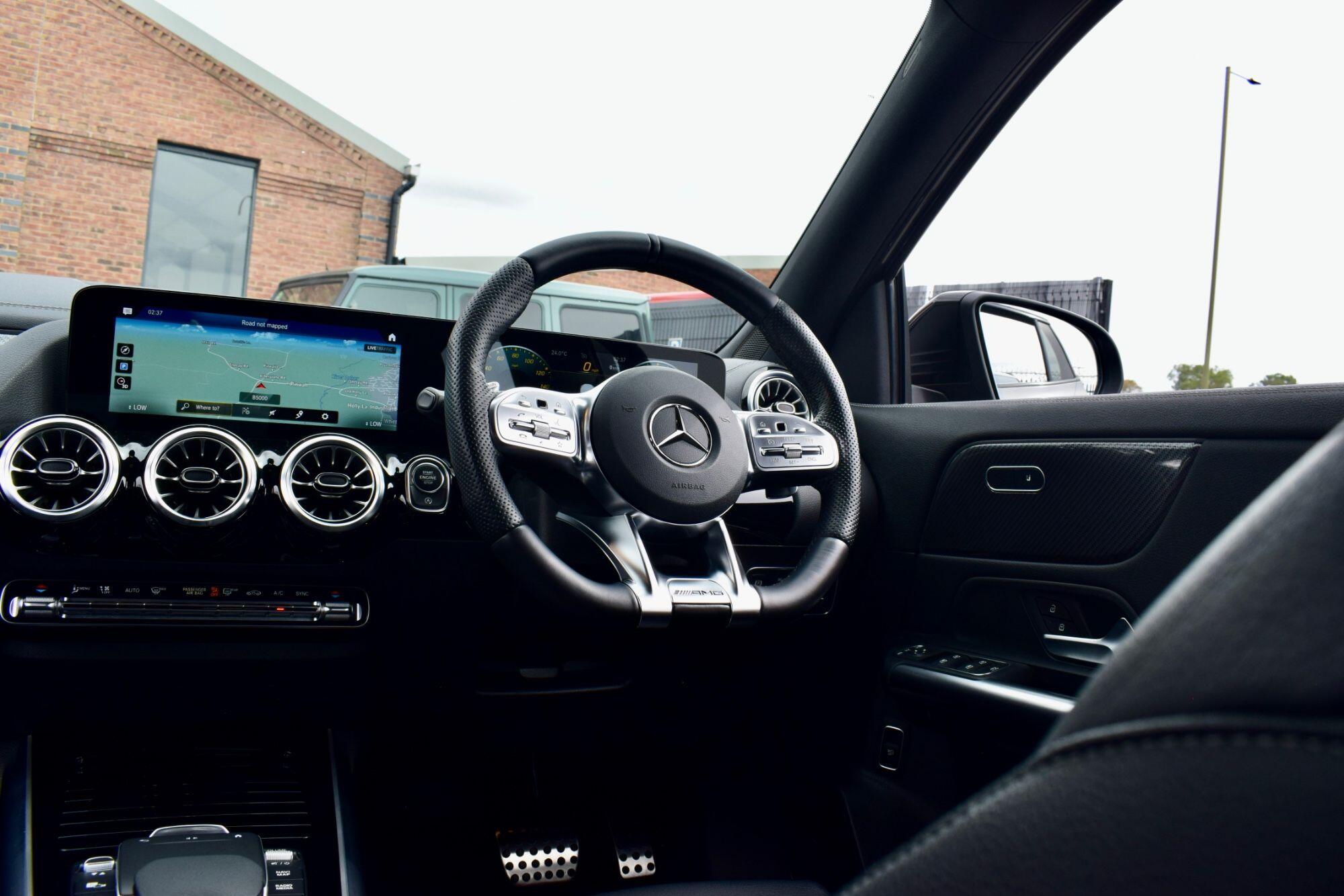 Mercedes-Benz GLA view 22