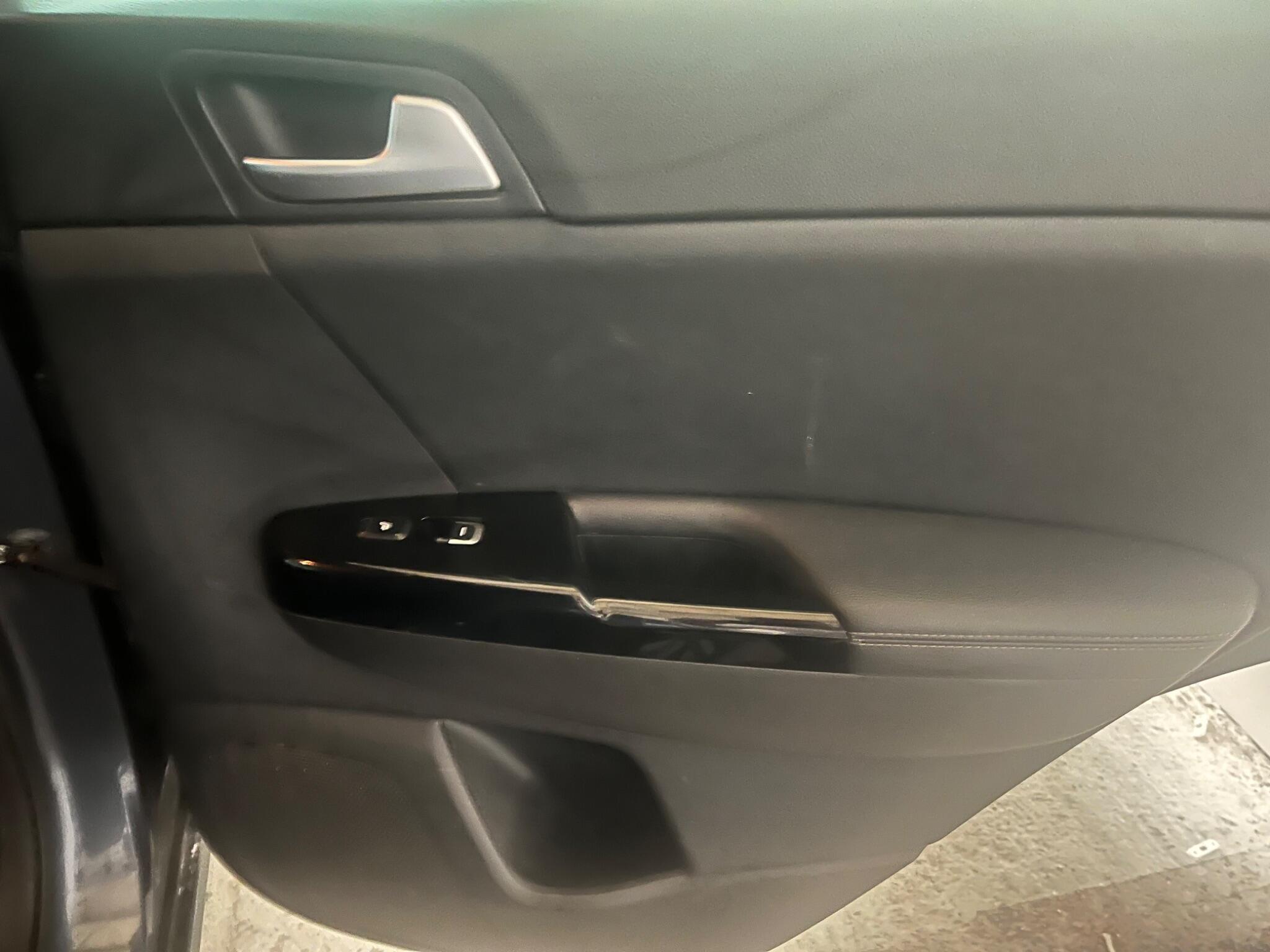 2016 Kia Sportage image 18