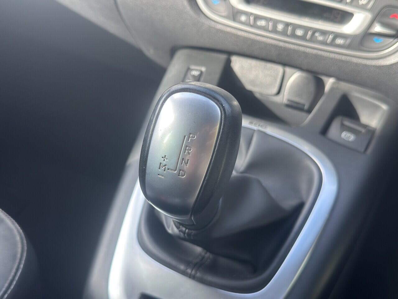 Renault Grand Scenic view 22