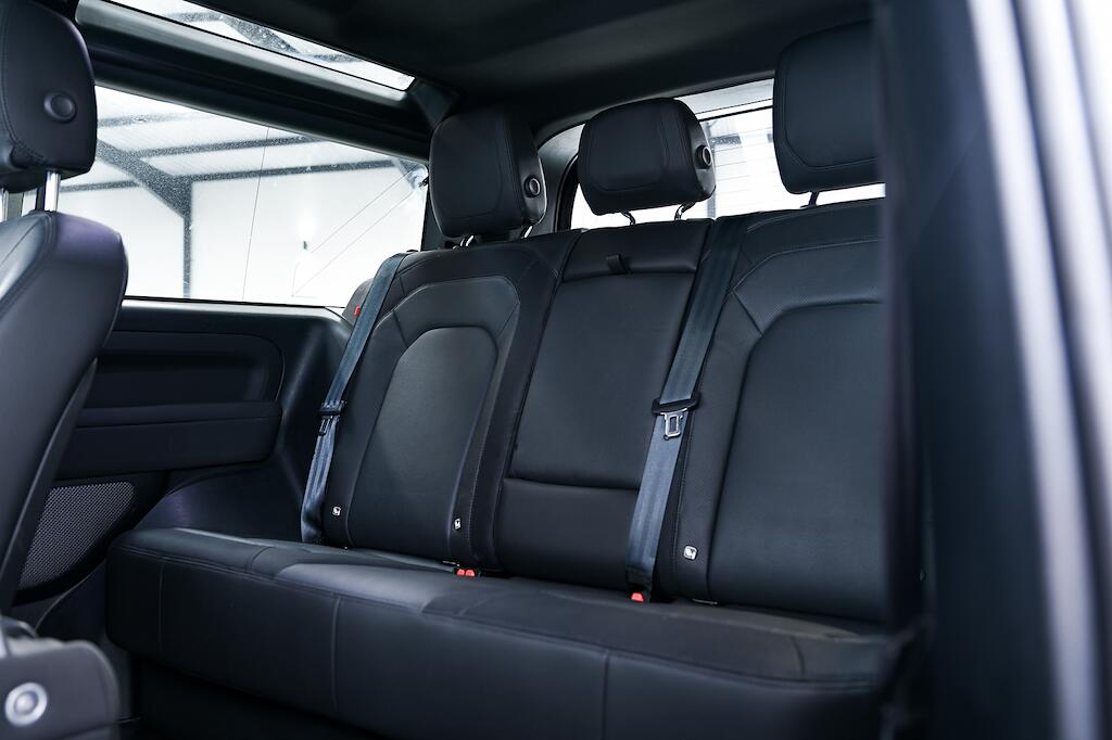 Land Rover Defender view 17