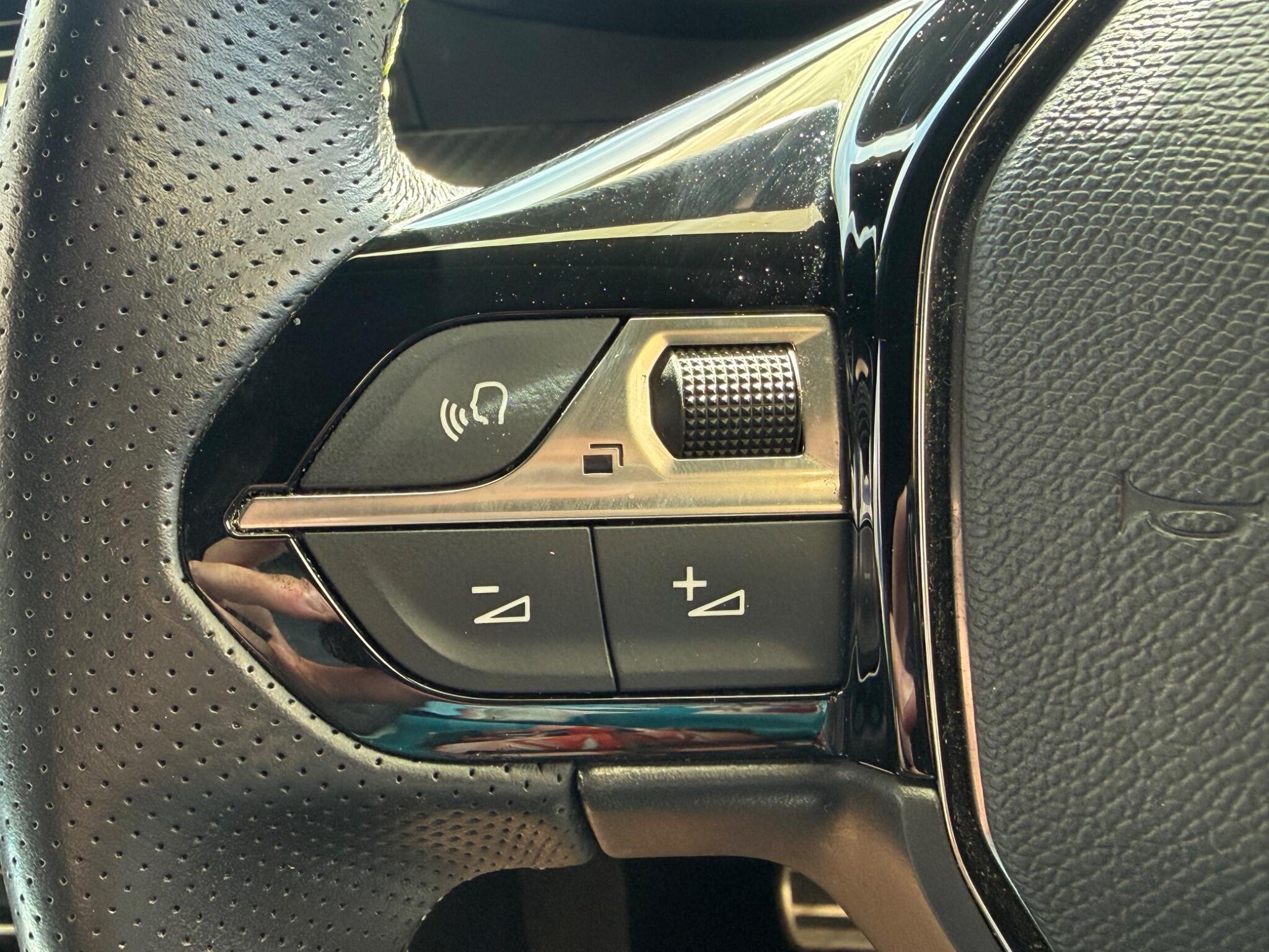 Peugeot E-208 view 30