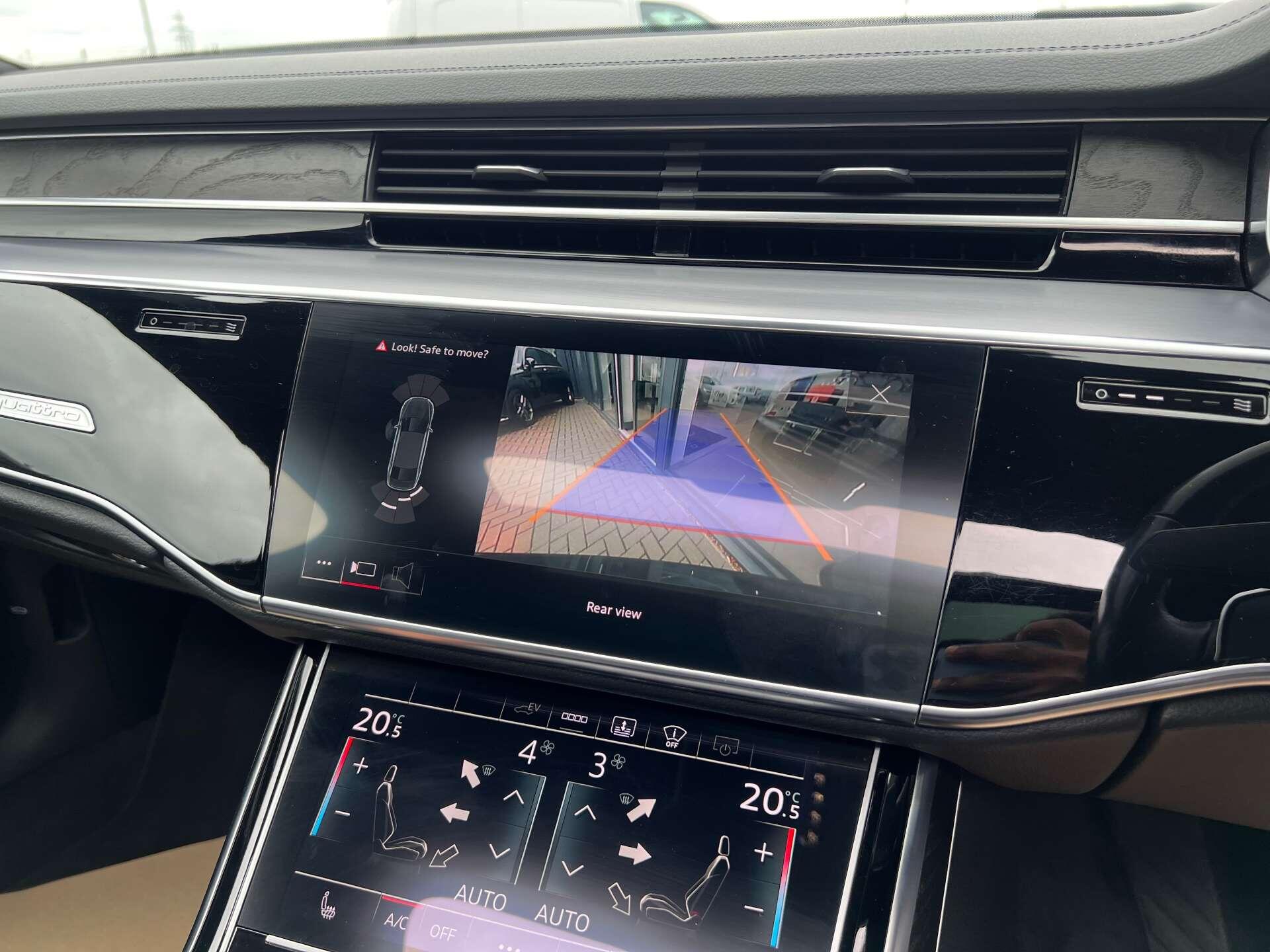 Audi A8 view 29