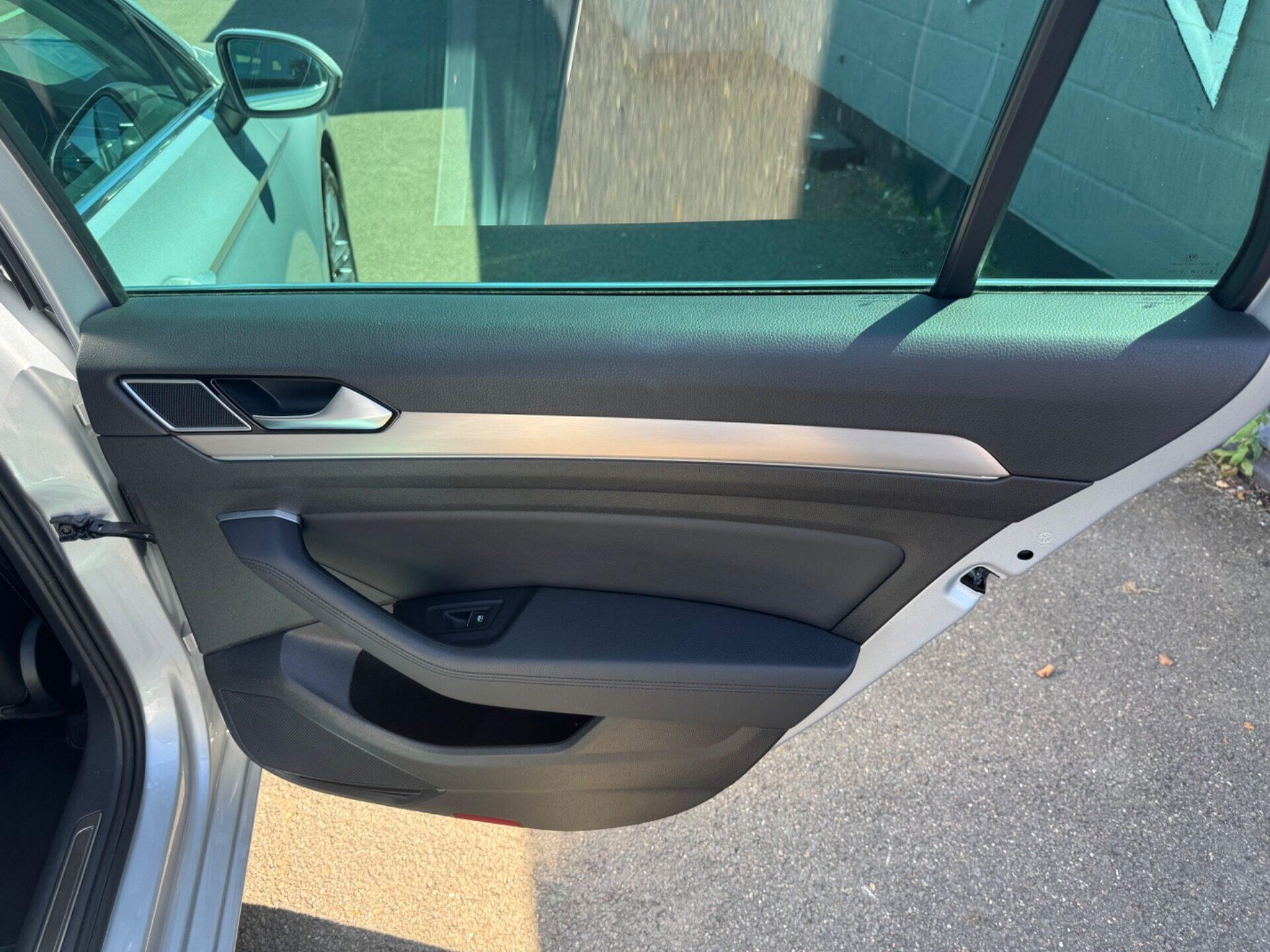 Volkswagen Passat view 27