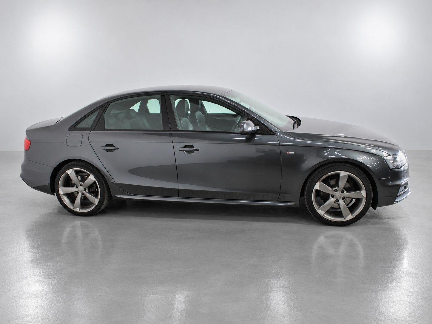 Audi A4 view 4