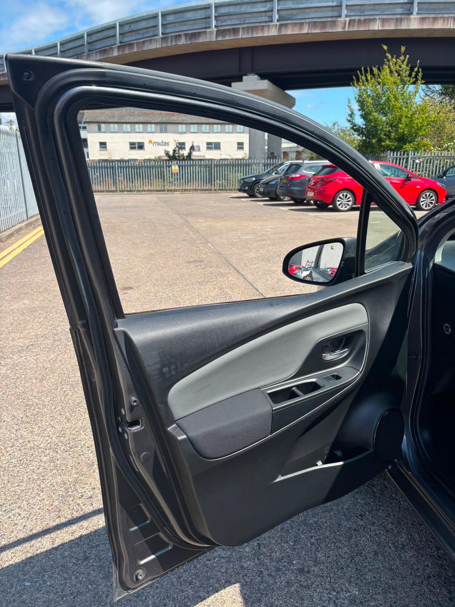 Toyota Yaris view 34
