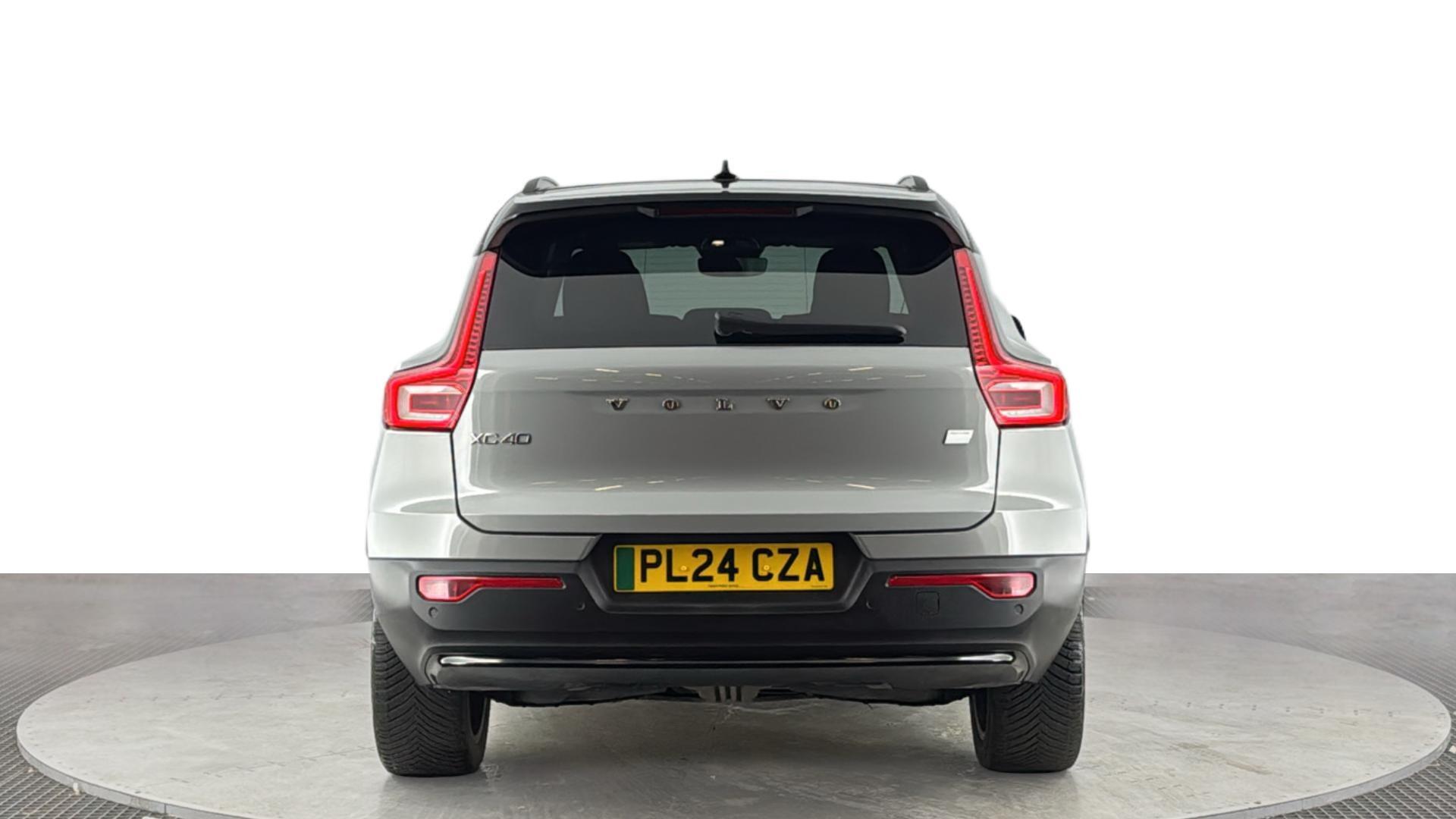 Volvo EX40 view 5