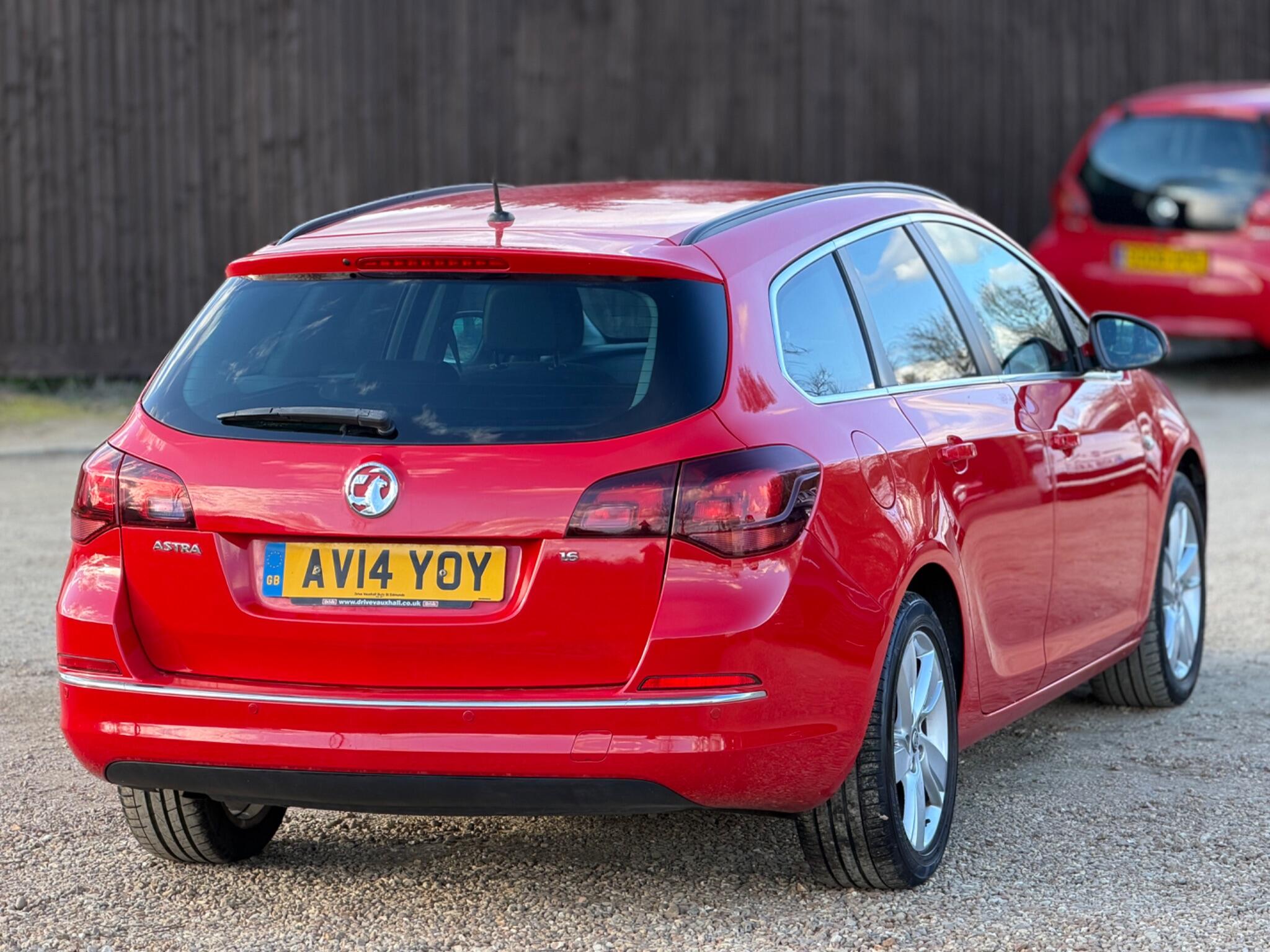 2014 Vauxhall Astra 1.6 16V SRi Sports Tourer Euro 5 5dr image 13