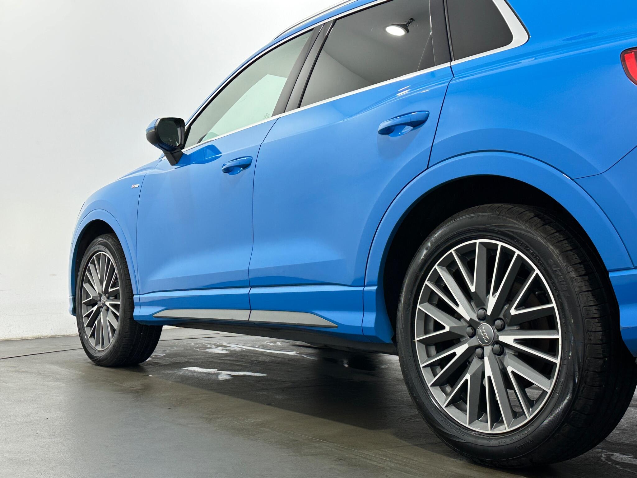 Audi Q3 view 50