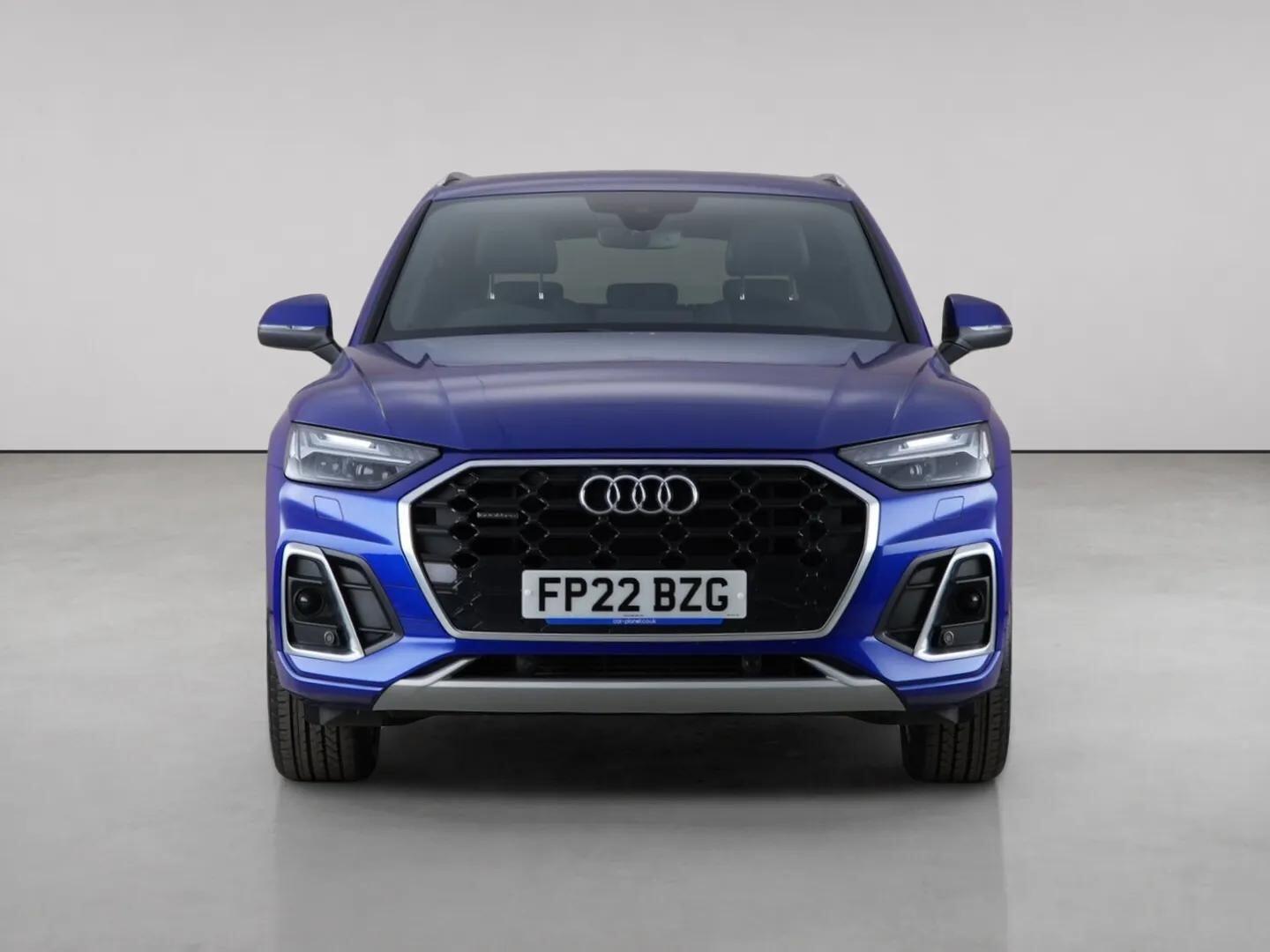 Audi Q5 view 8