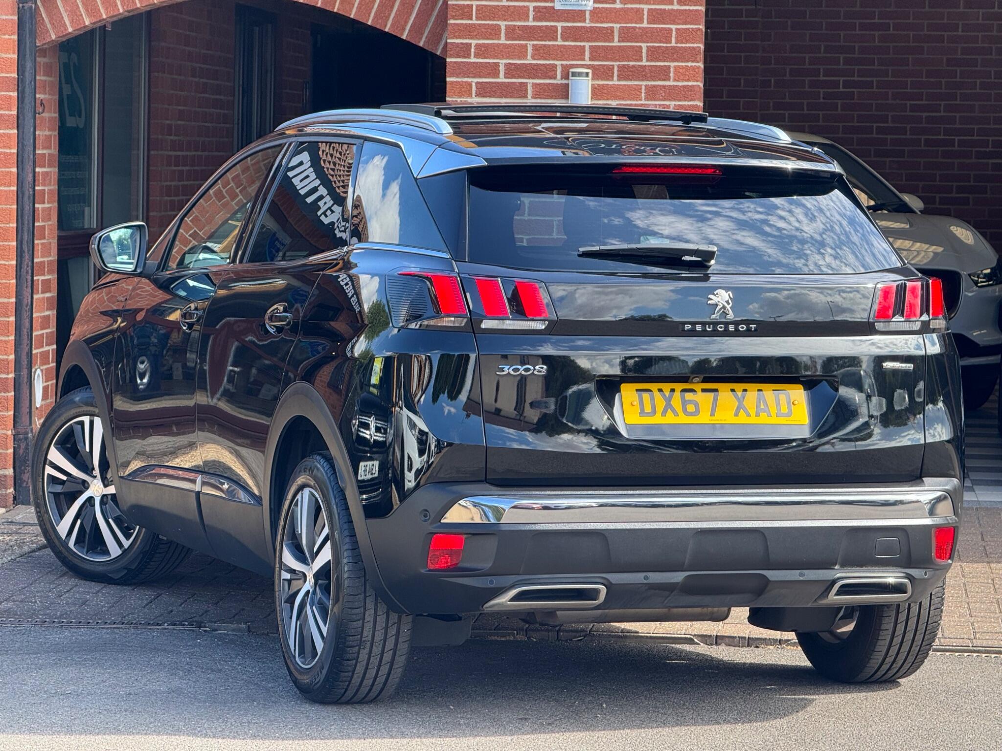 Peugeot 3008 view 3