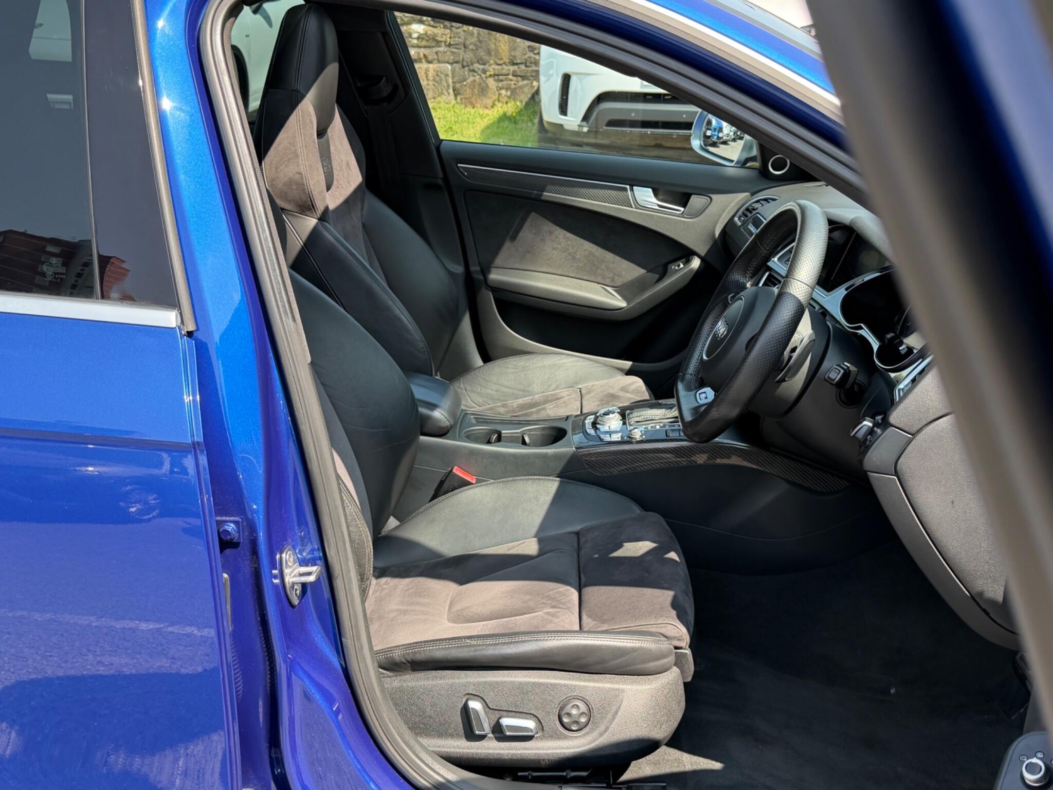 Audi RS4 view 16