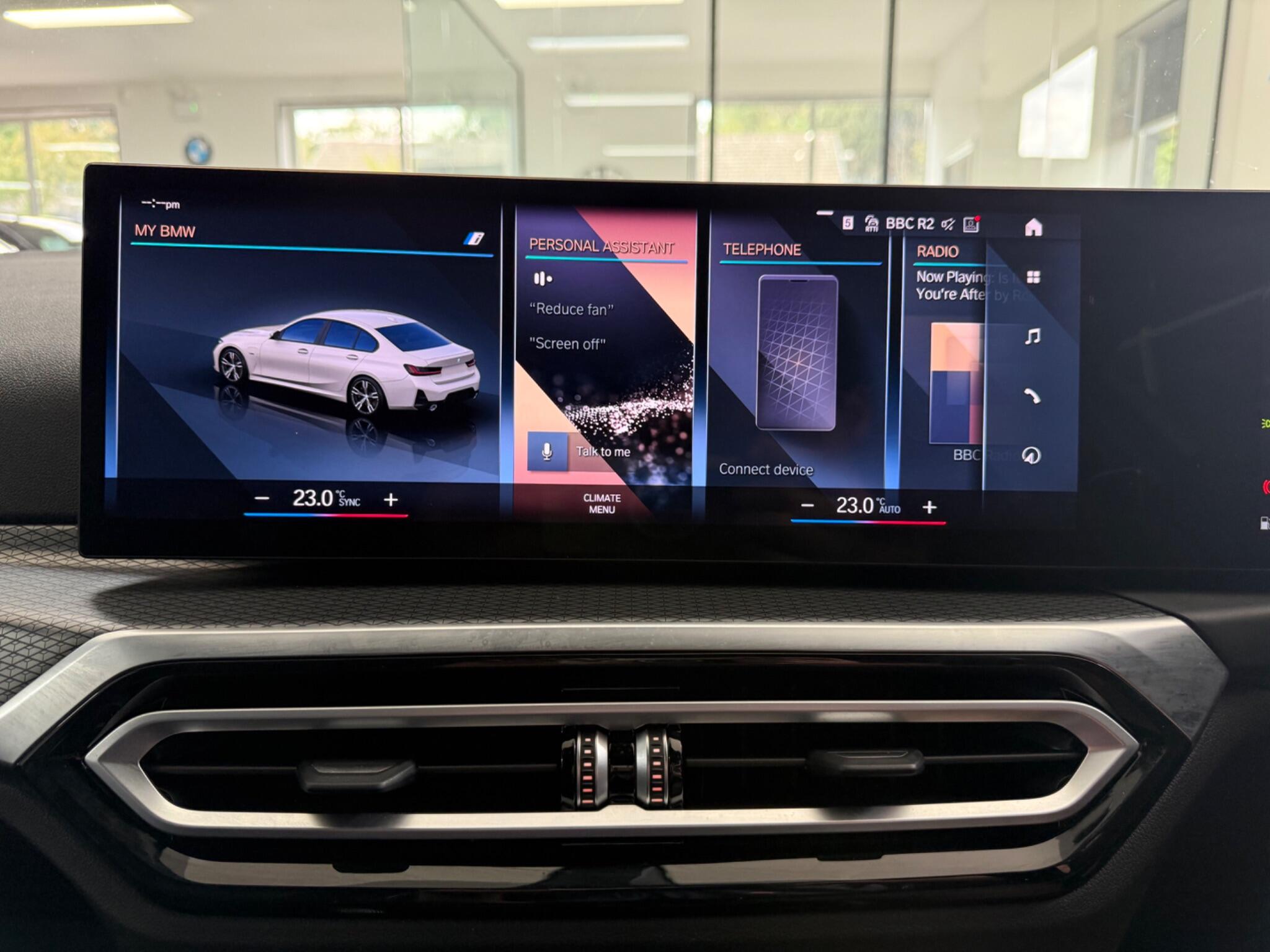 BMW 3 Series view 25