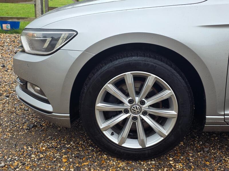 2015 Volkswagen Passat image 12