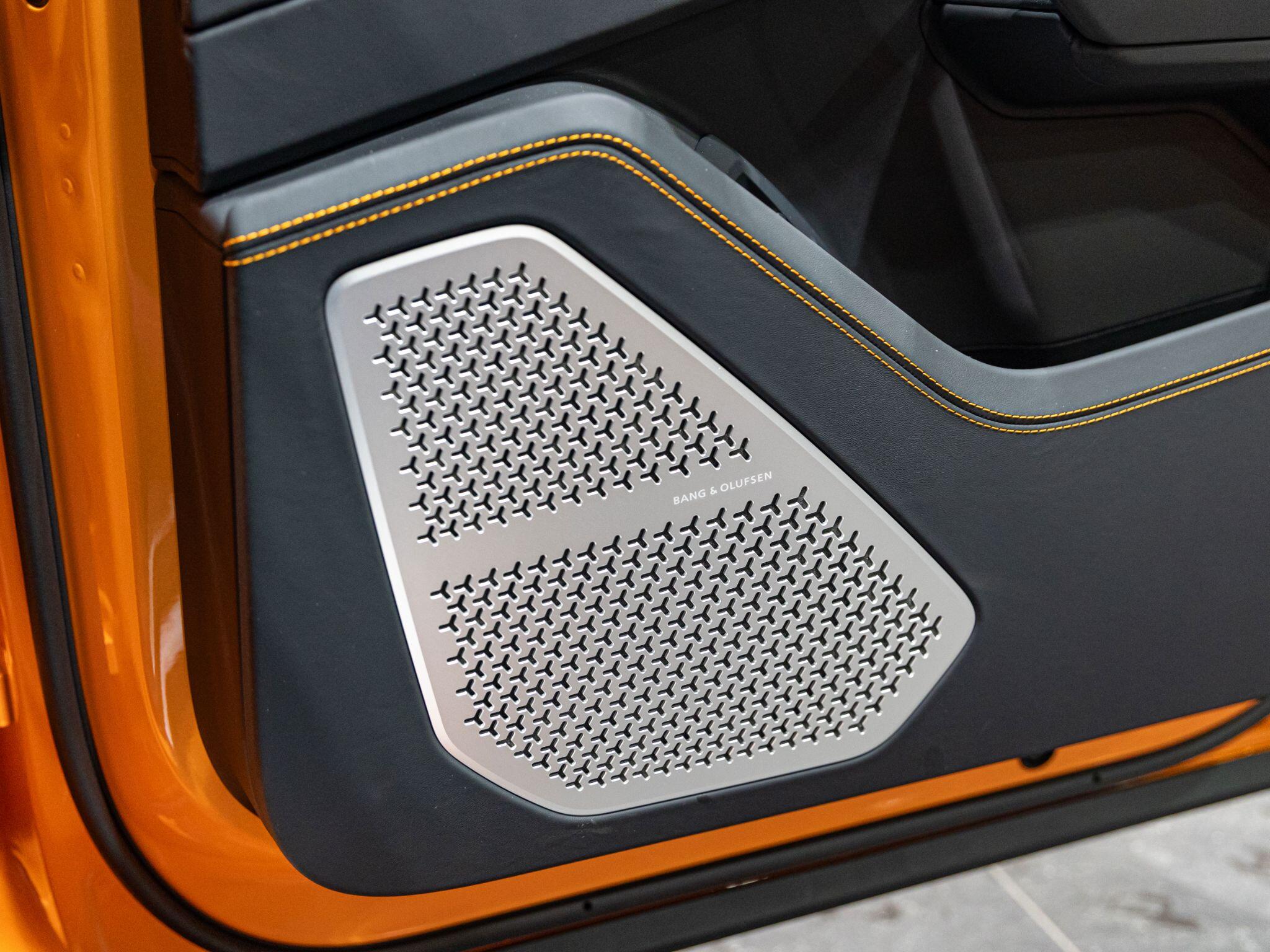 Lamborghini Urus view 4