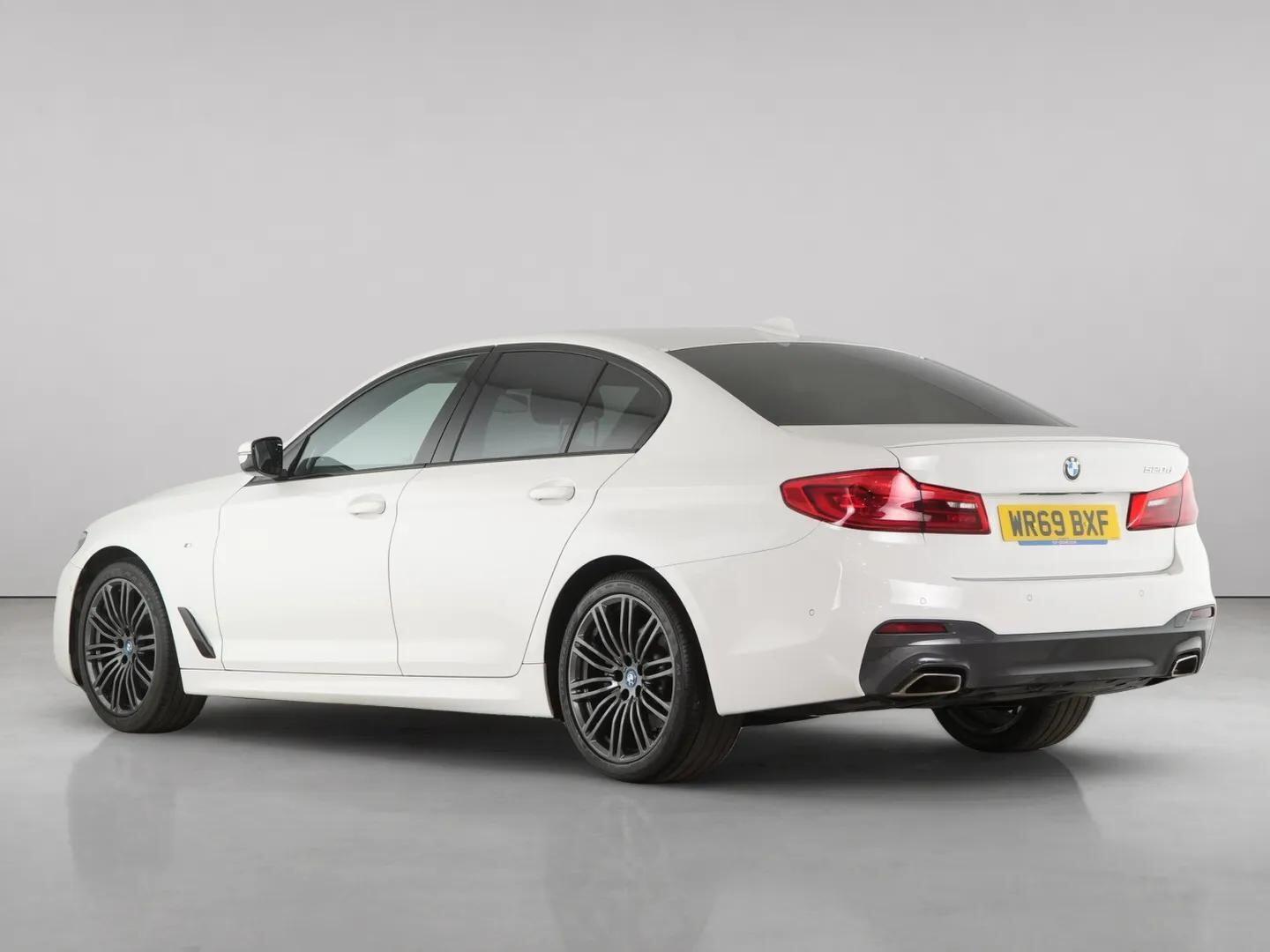 BMW 5 Series view 9