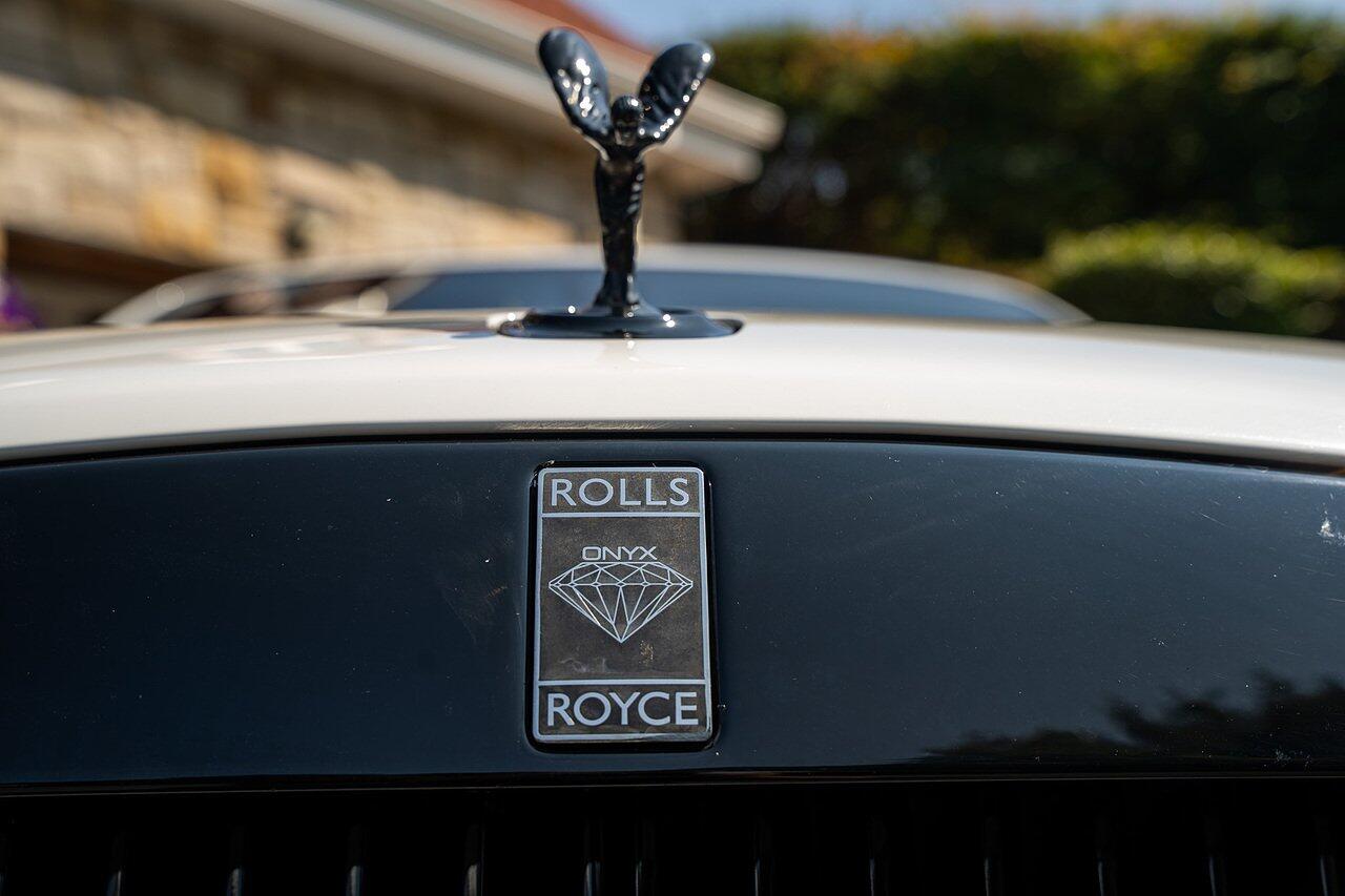 Rolls-Royce Dawn view 37