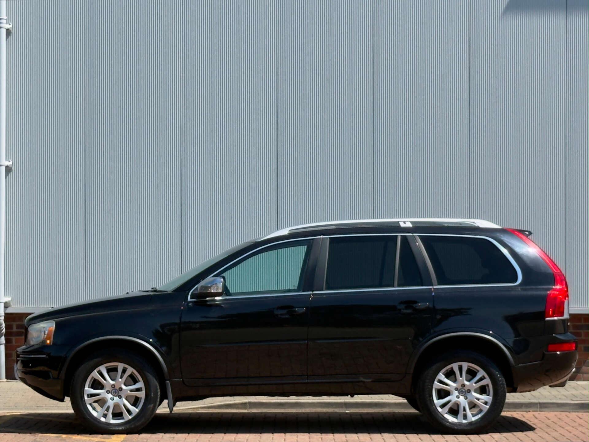 Volvo XC90 view 9
