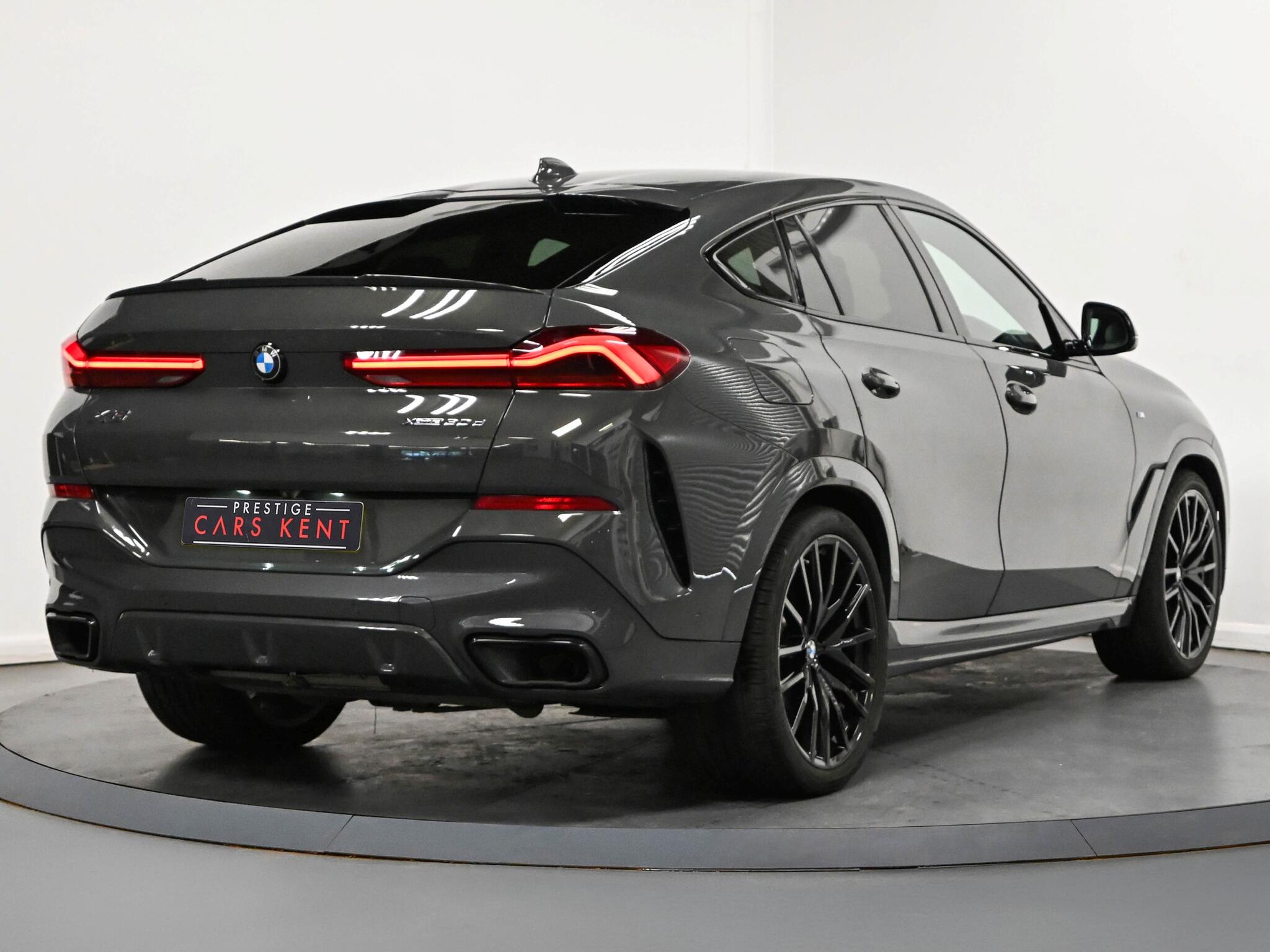 BMW X6 view 28