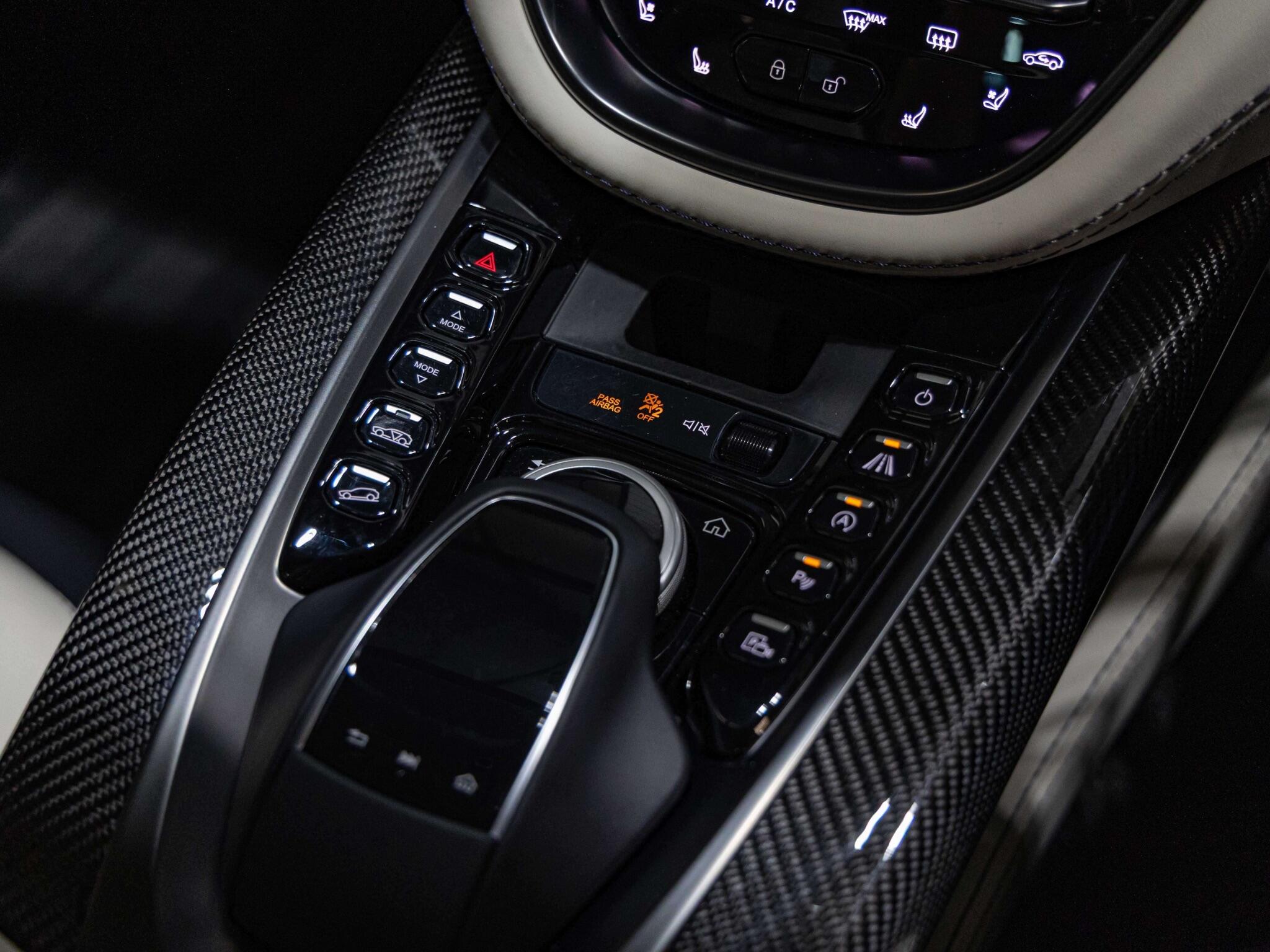 Aston Martin DBX view 24