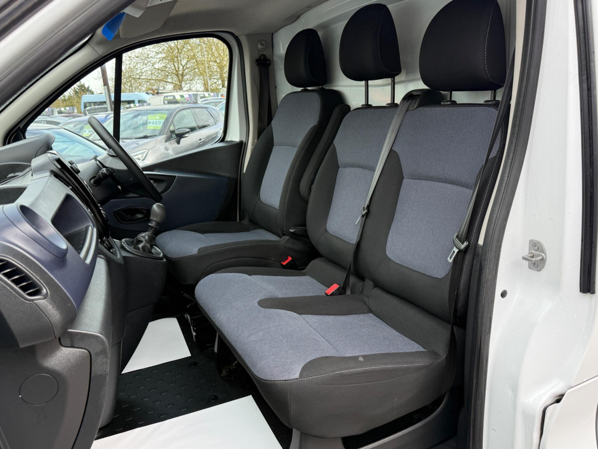 Vauxhall Vivaro - Image 51