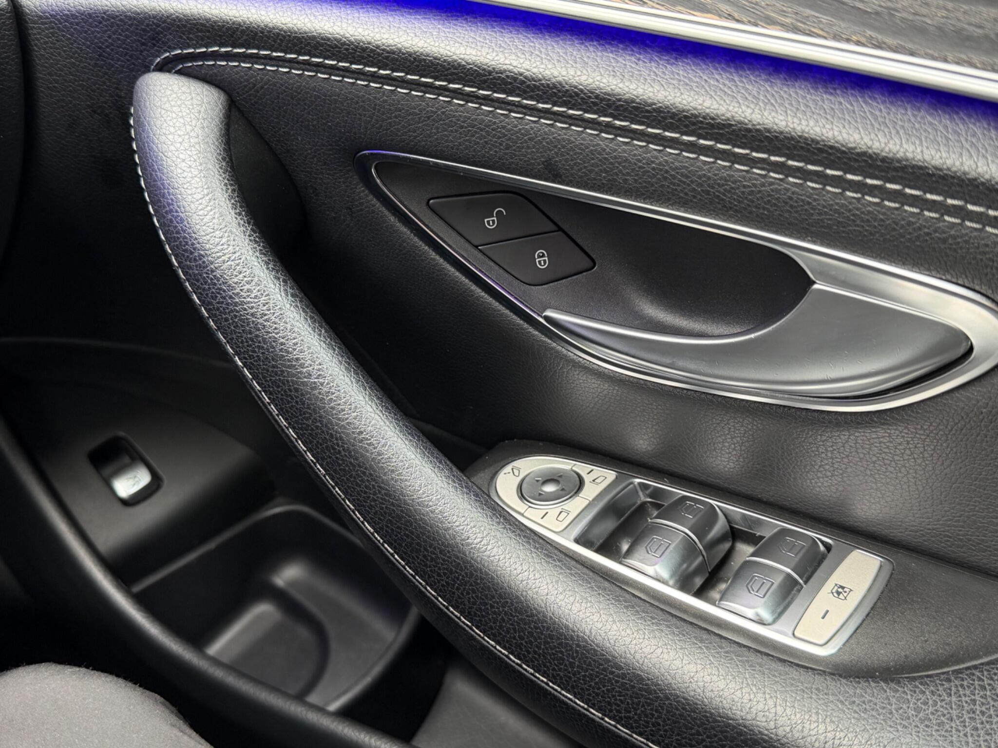 Mercedes-Benz E-Class view 41