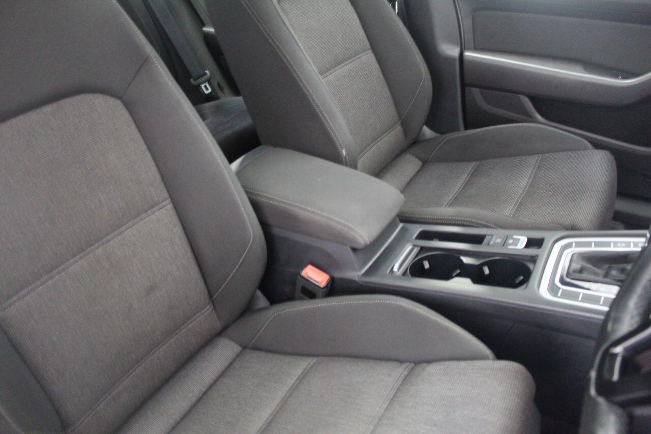 Volkswagen Passat view 47