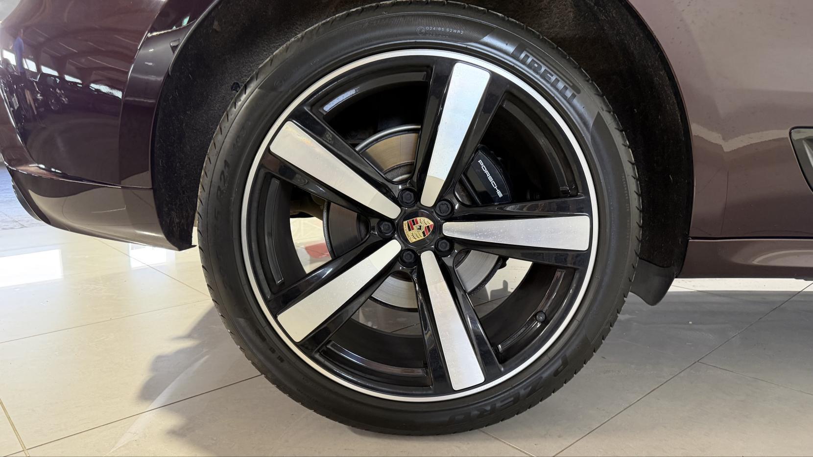 Porsche Macan view 31