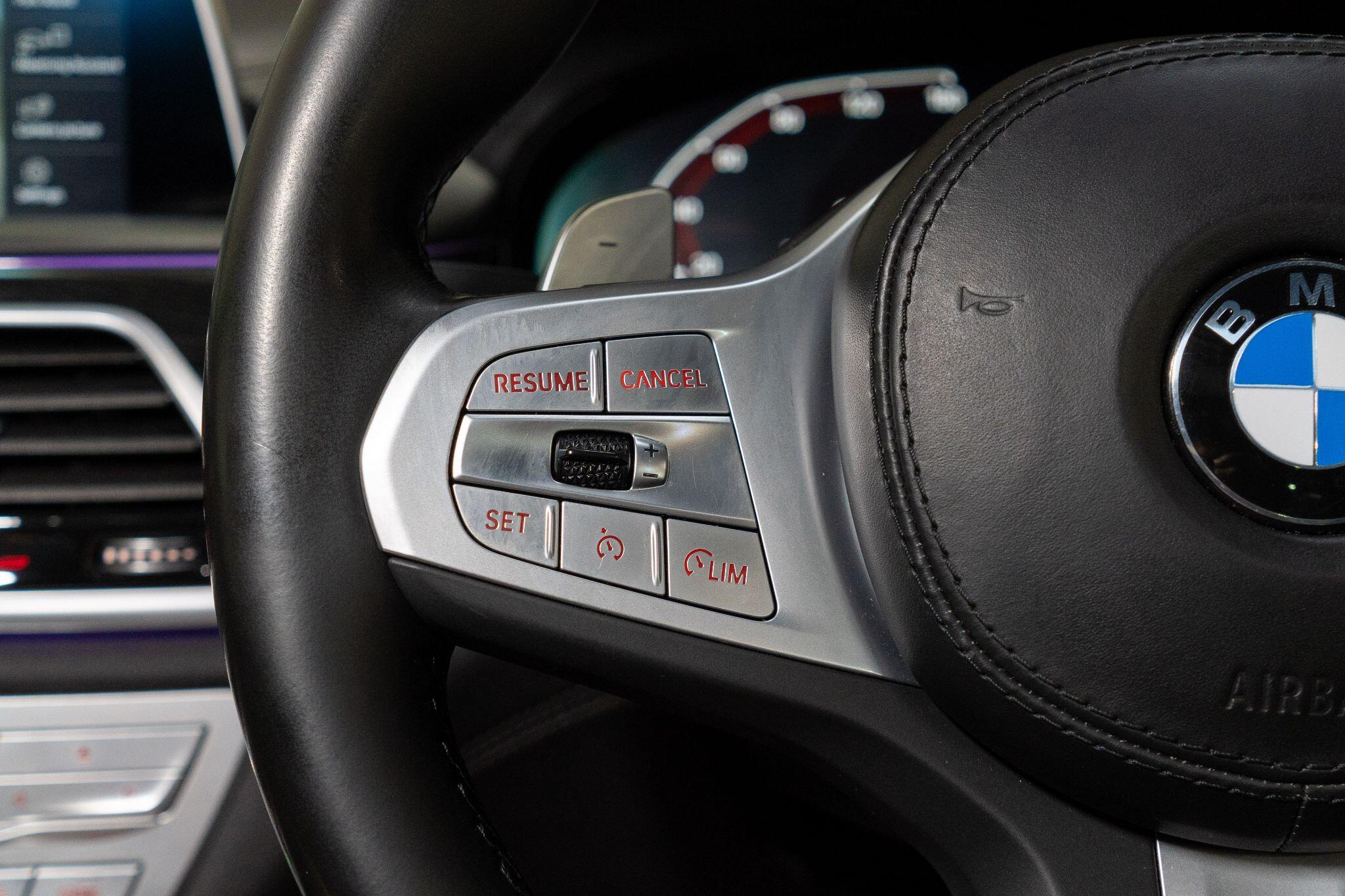 BMW 7 Series view 30
