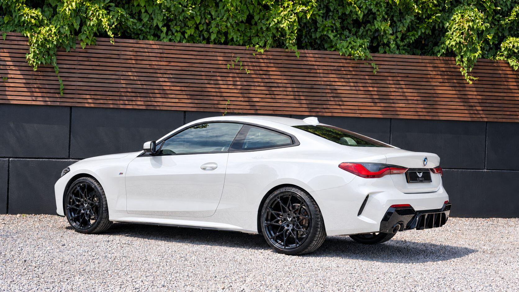 BMW 4 Series view 9