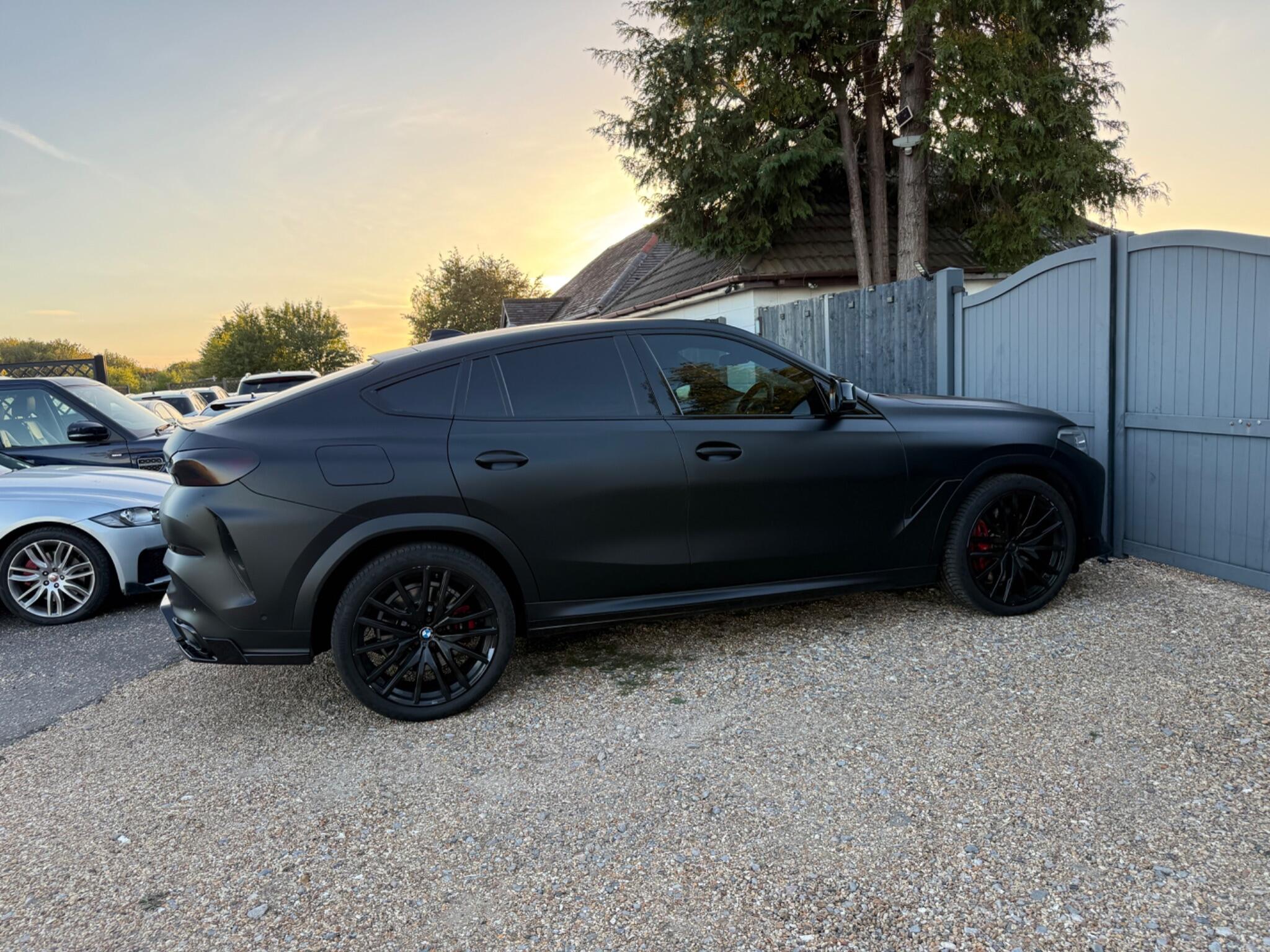 BMW X6 view 17