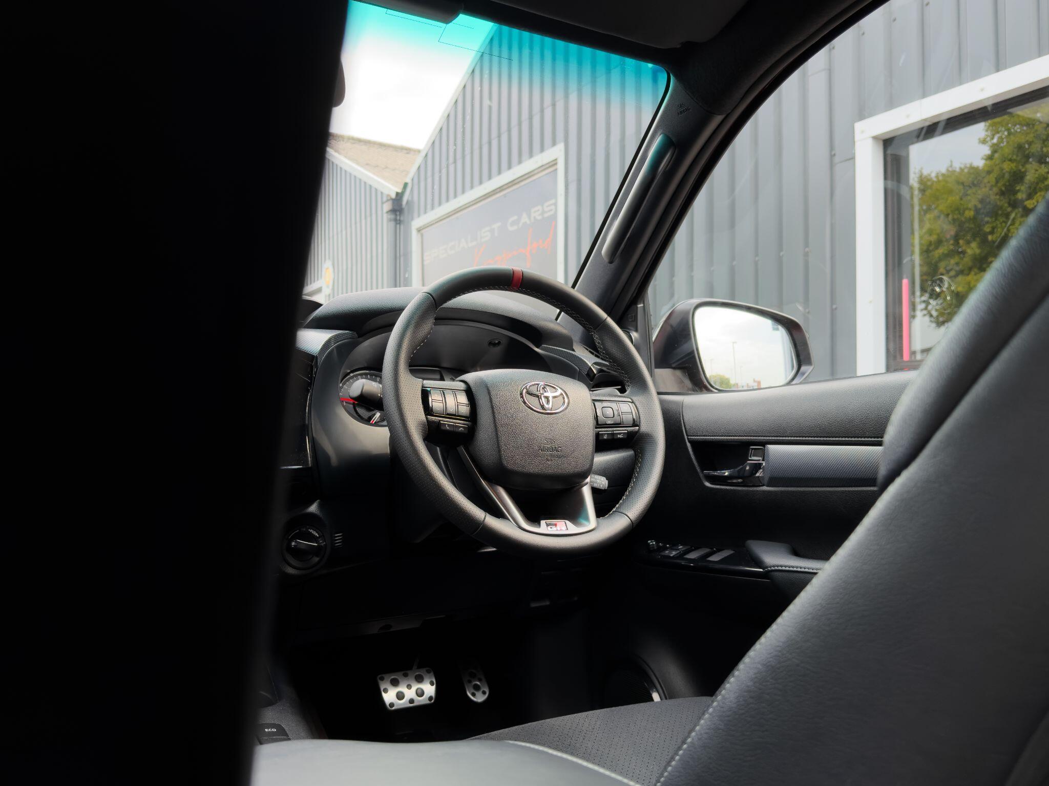 Toyota Hilux view 3