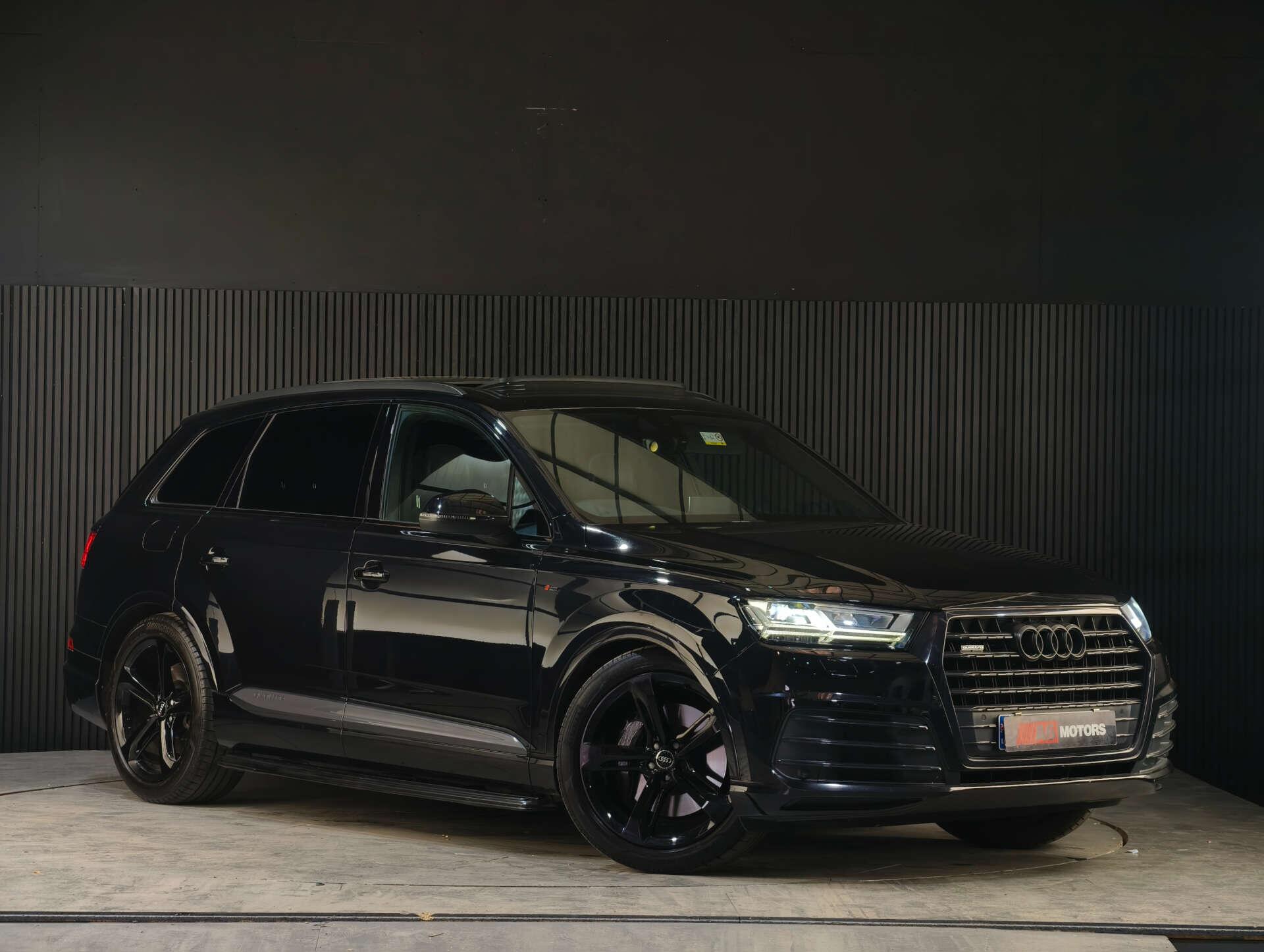 Audi Q7 view 8