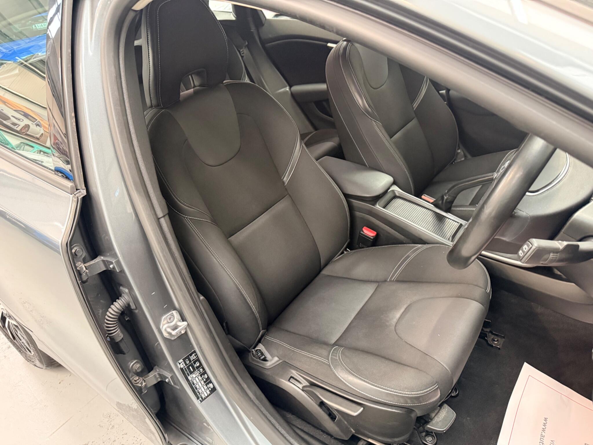 Volvo V40 view 30