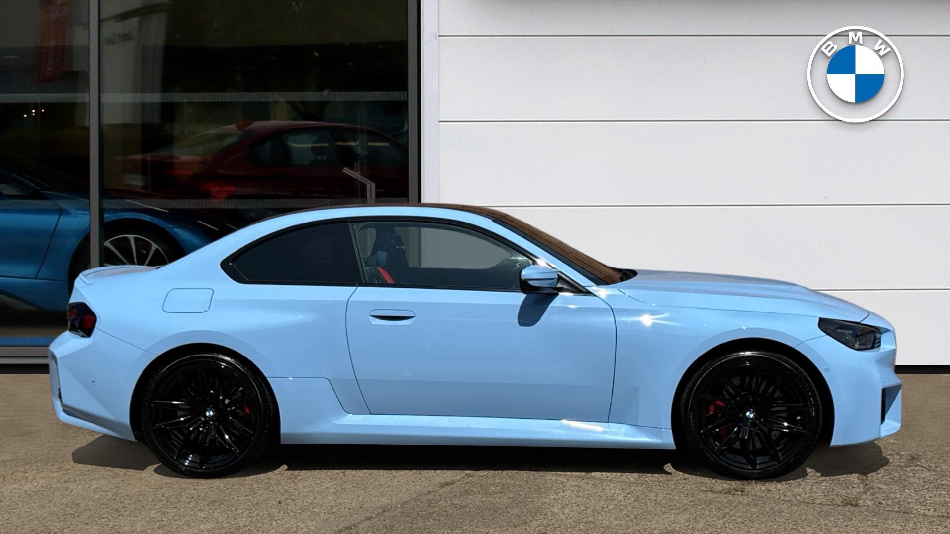 BMW M2 view 3
