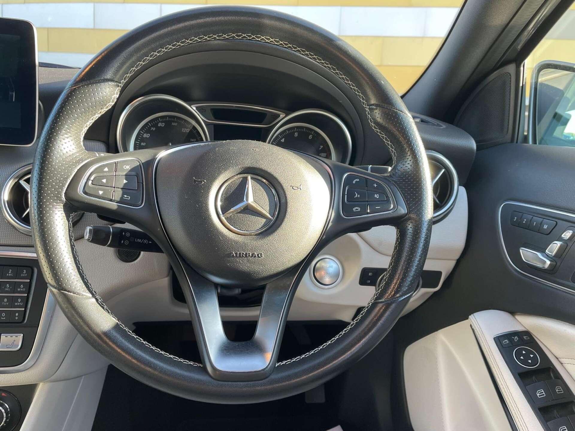 Mercedes-Benz Gla view 24
