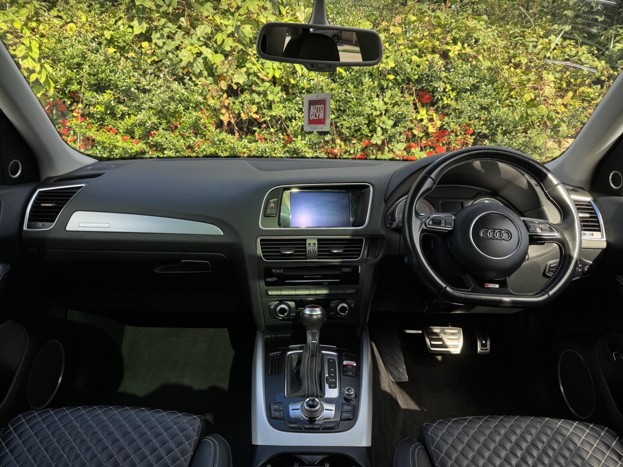 Audi SQ5 view 13
