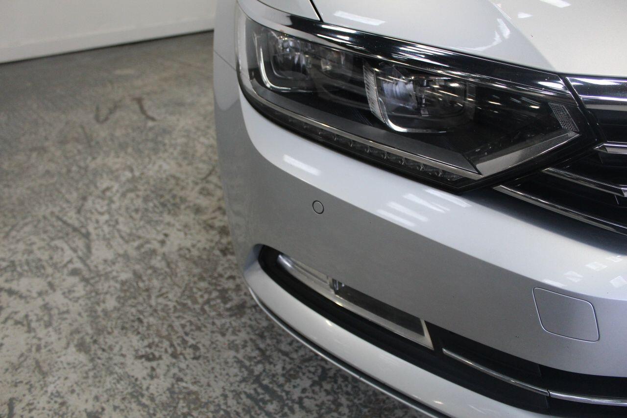 Volkswagen Passat view 16