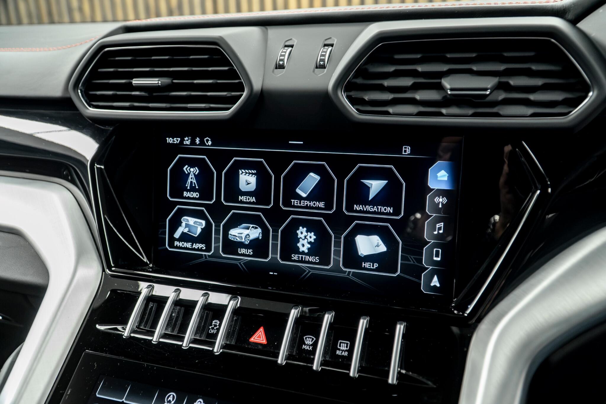 Lamborghini Urus view 41
