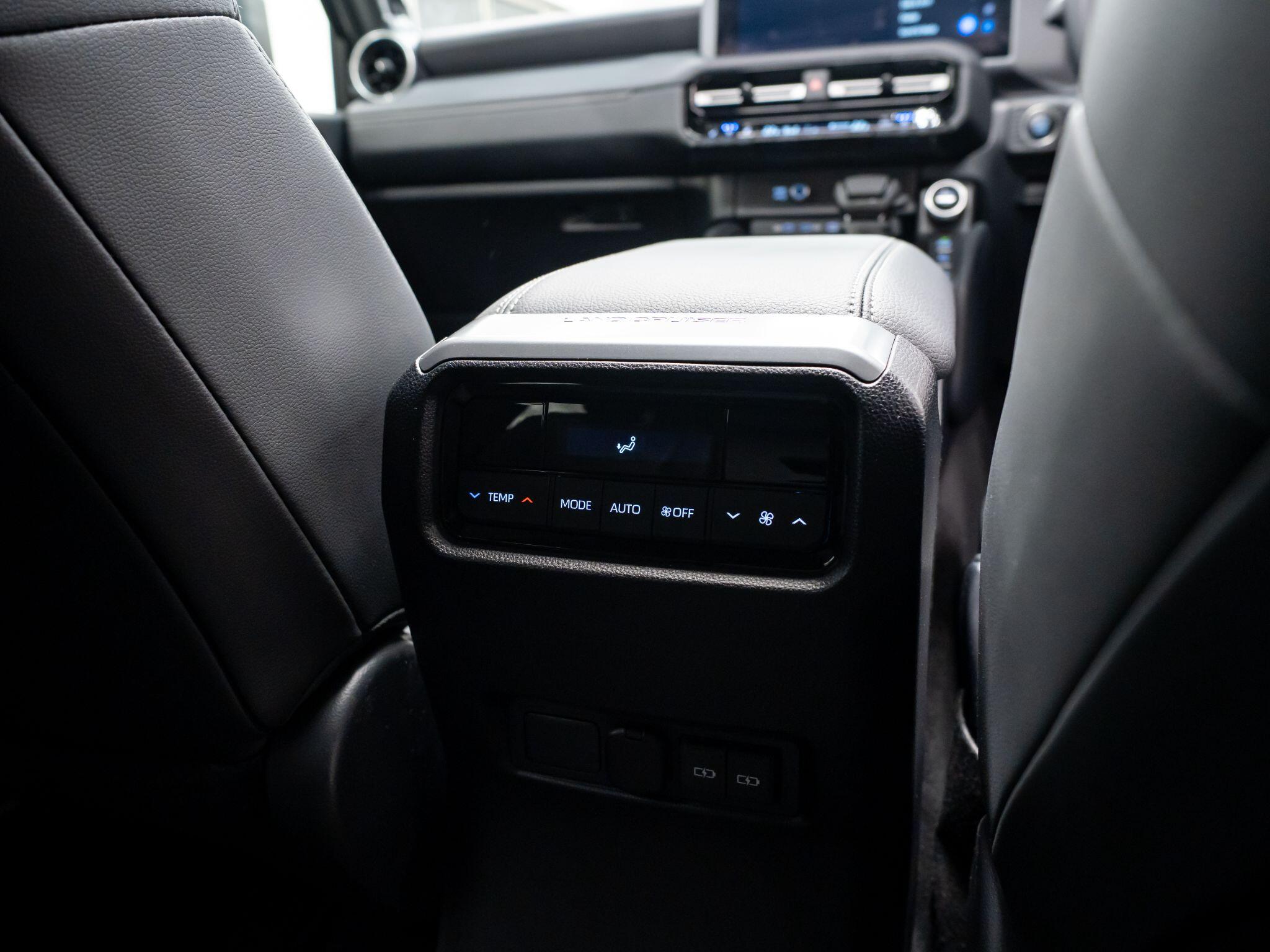 Toyota Land Cruiser view 29